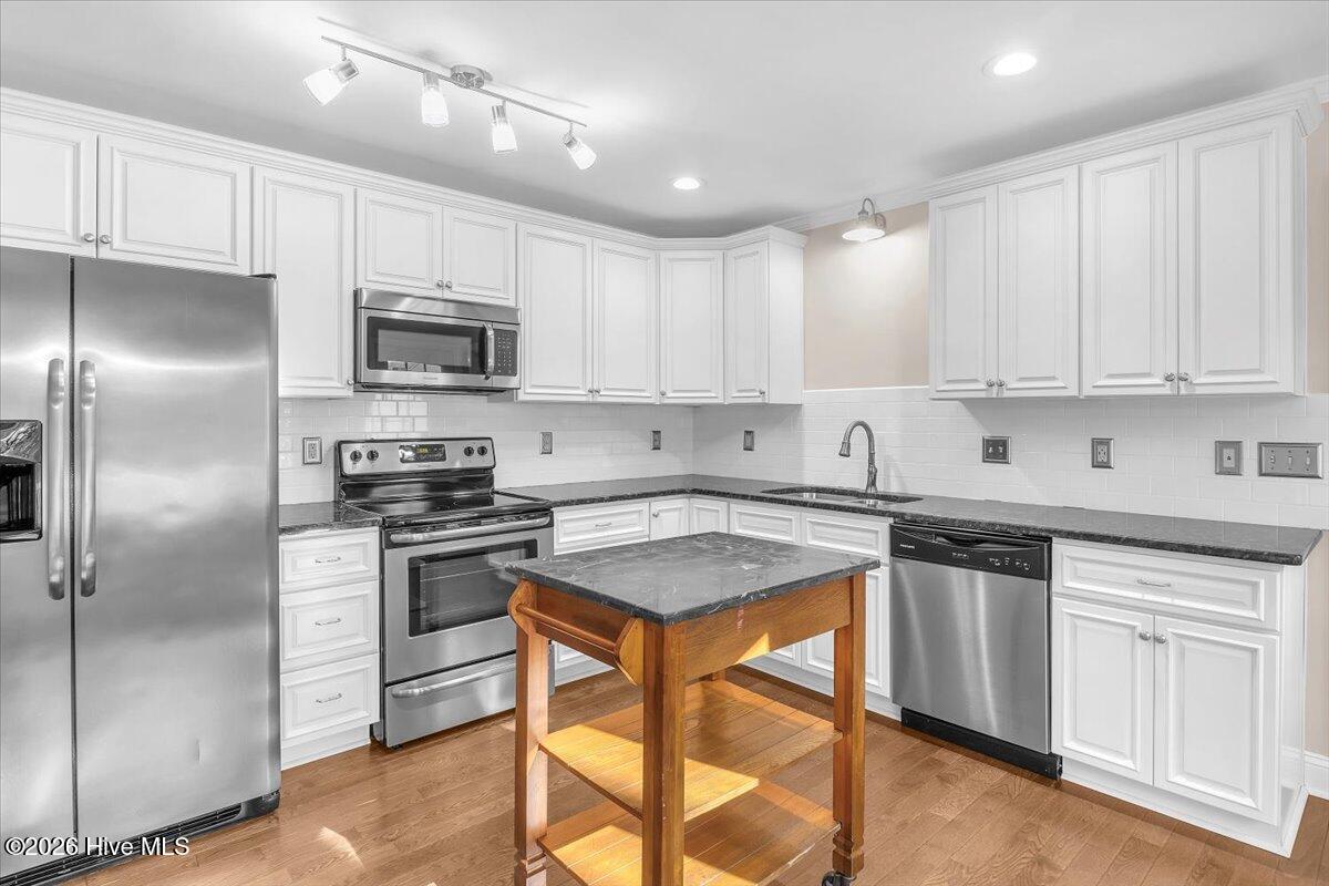 100556413 | Photo 21