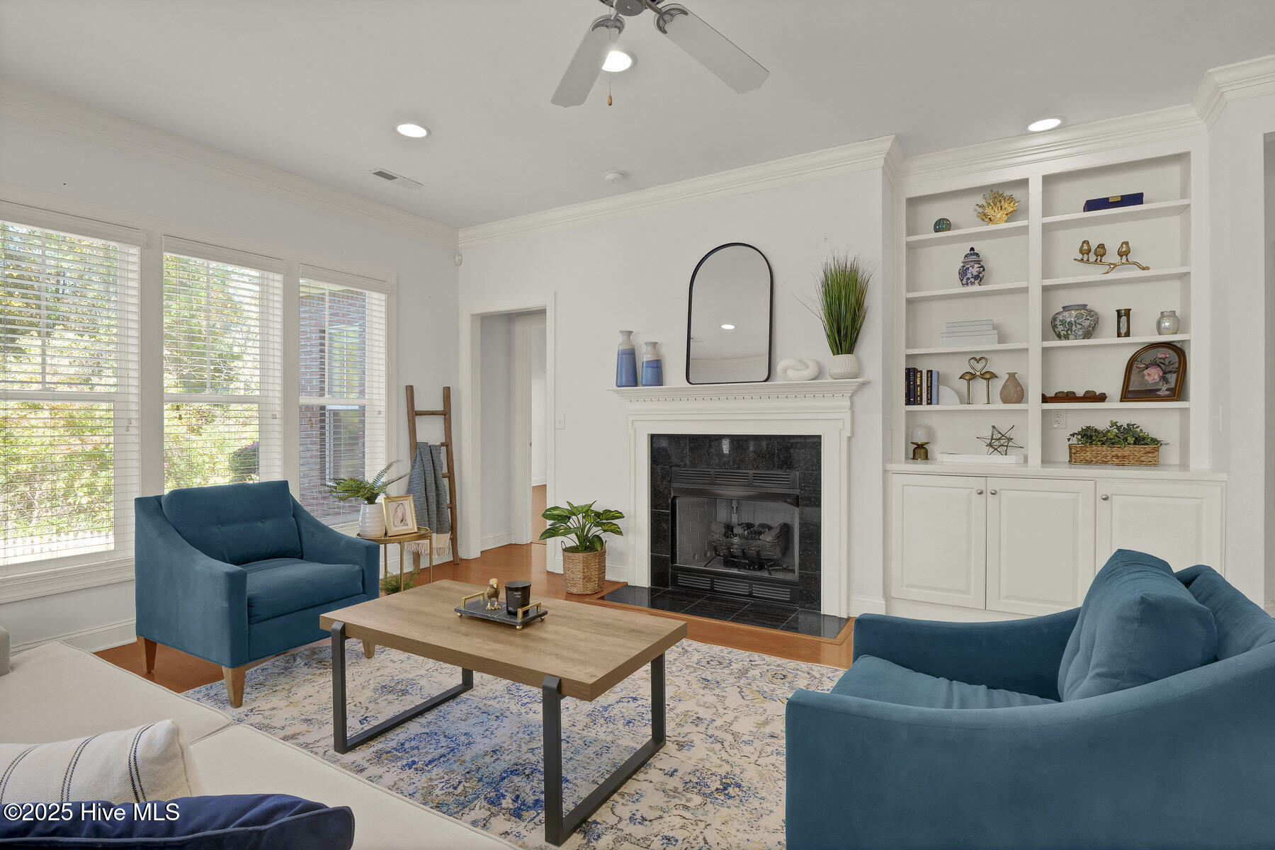 100540144 | Photo 12