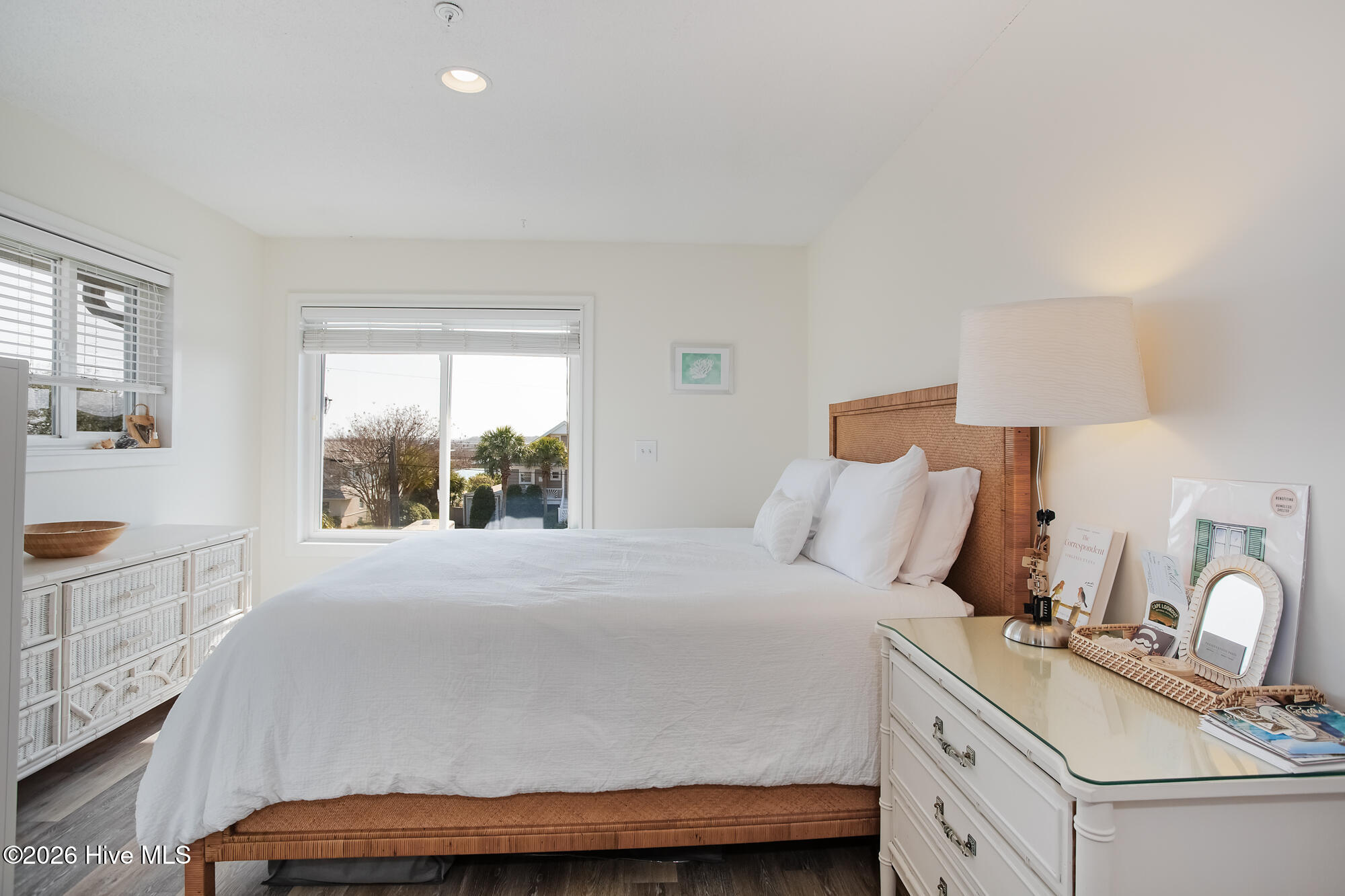 100561170 | Photo 15