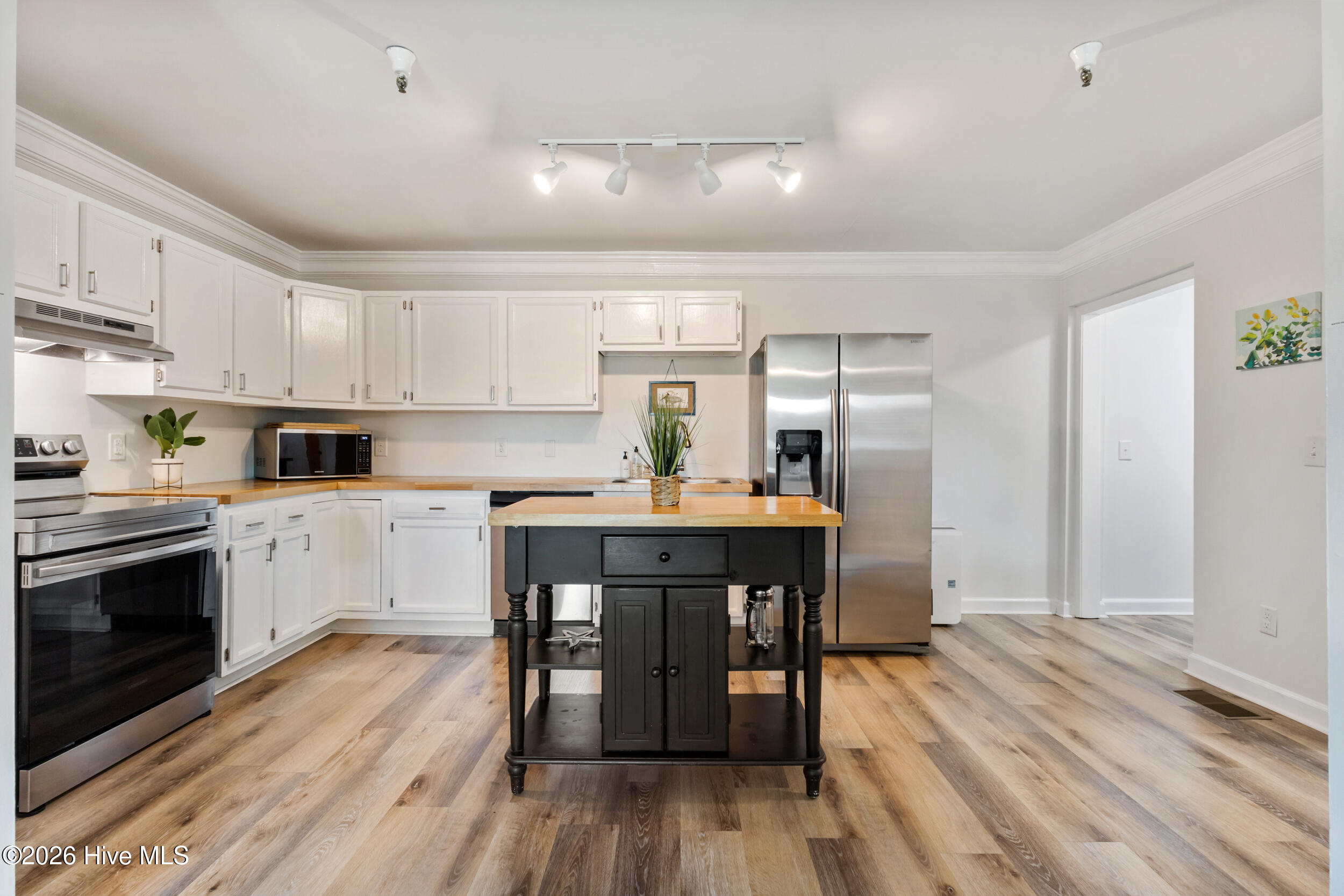 100565367 | Photo 12