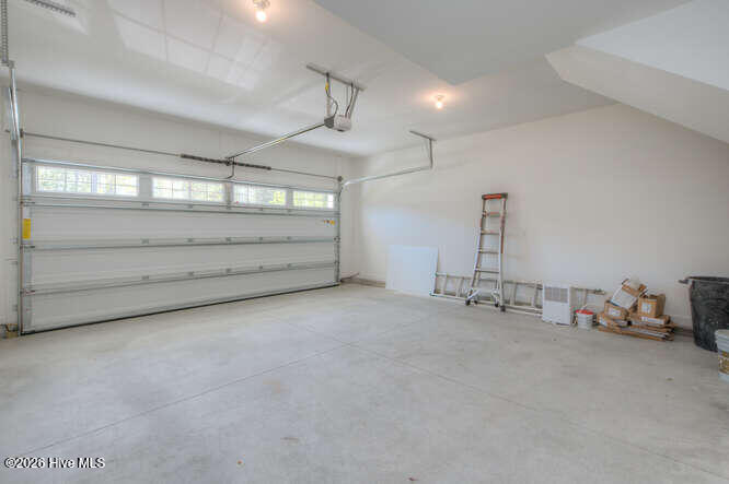 100563715 | Photo 21