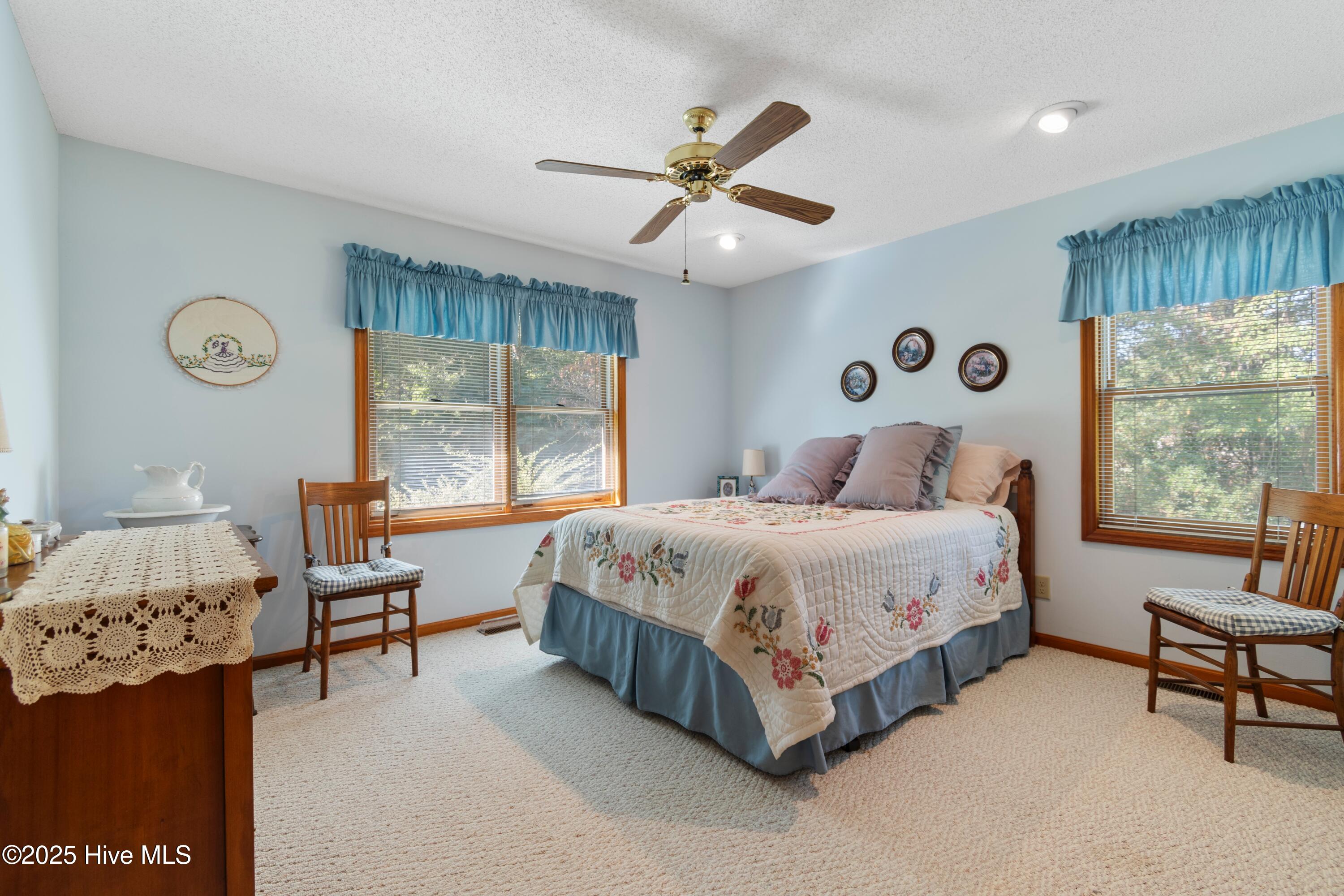 100533822 | Photo 14