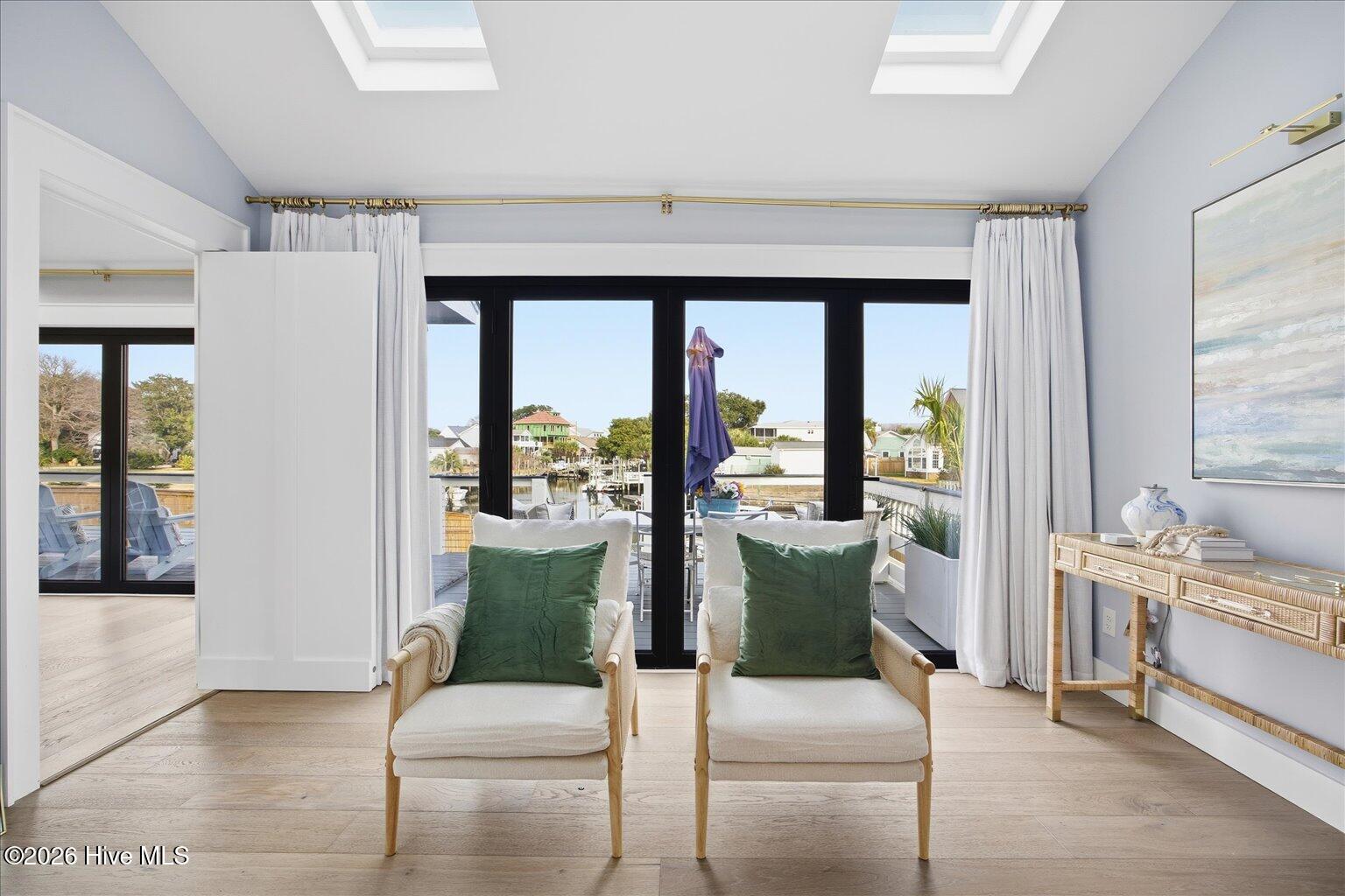 100548243 | Photo 32