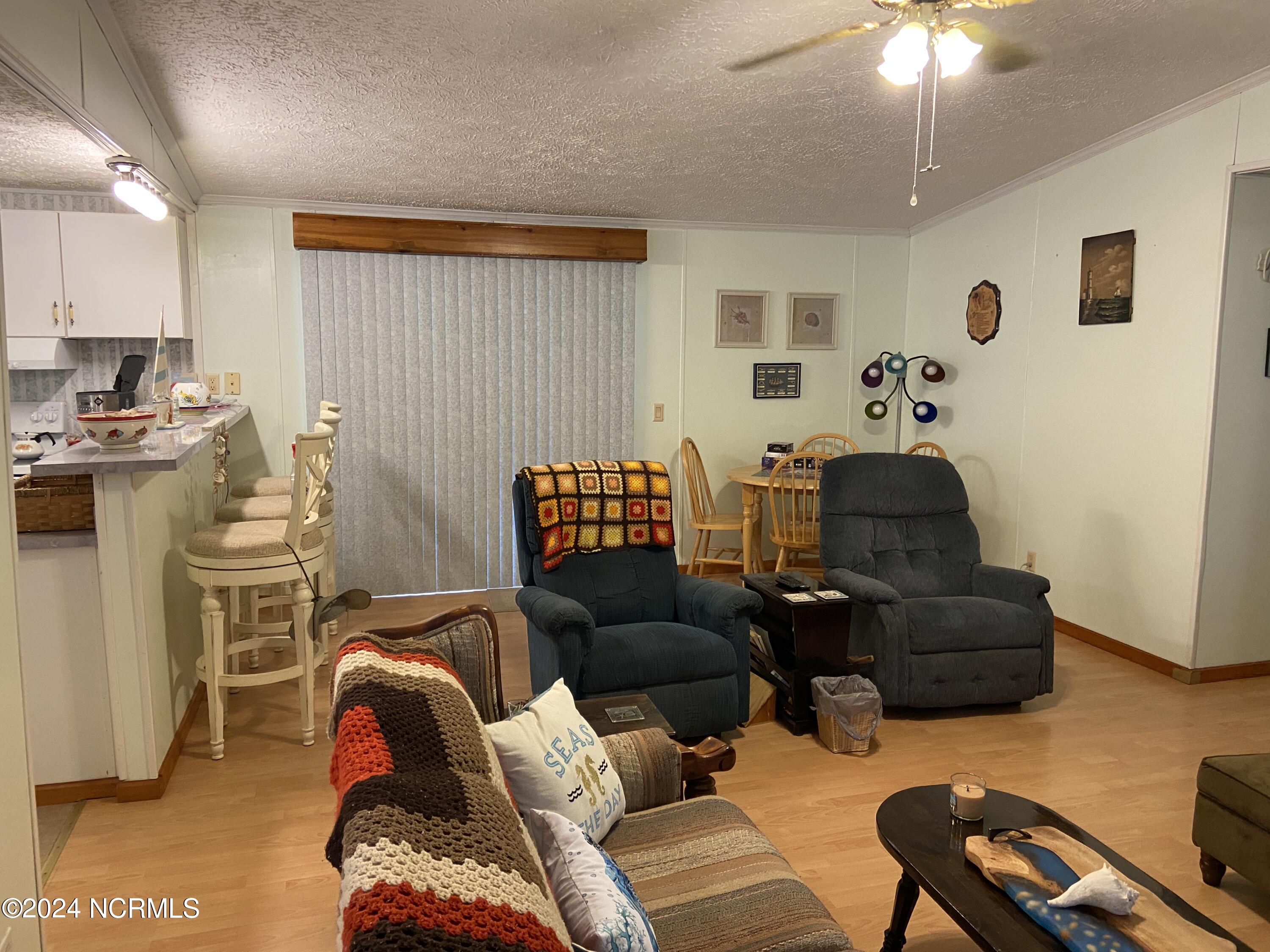 100460932 | Photo 15