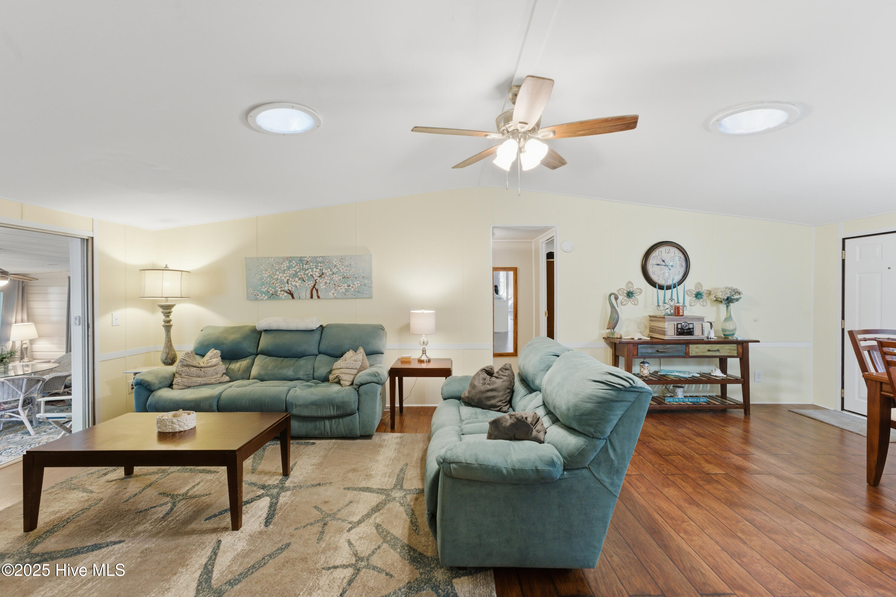 100538513 | Photo 53