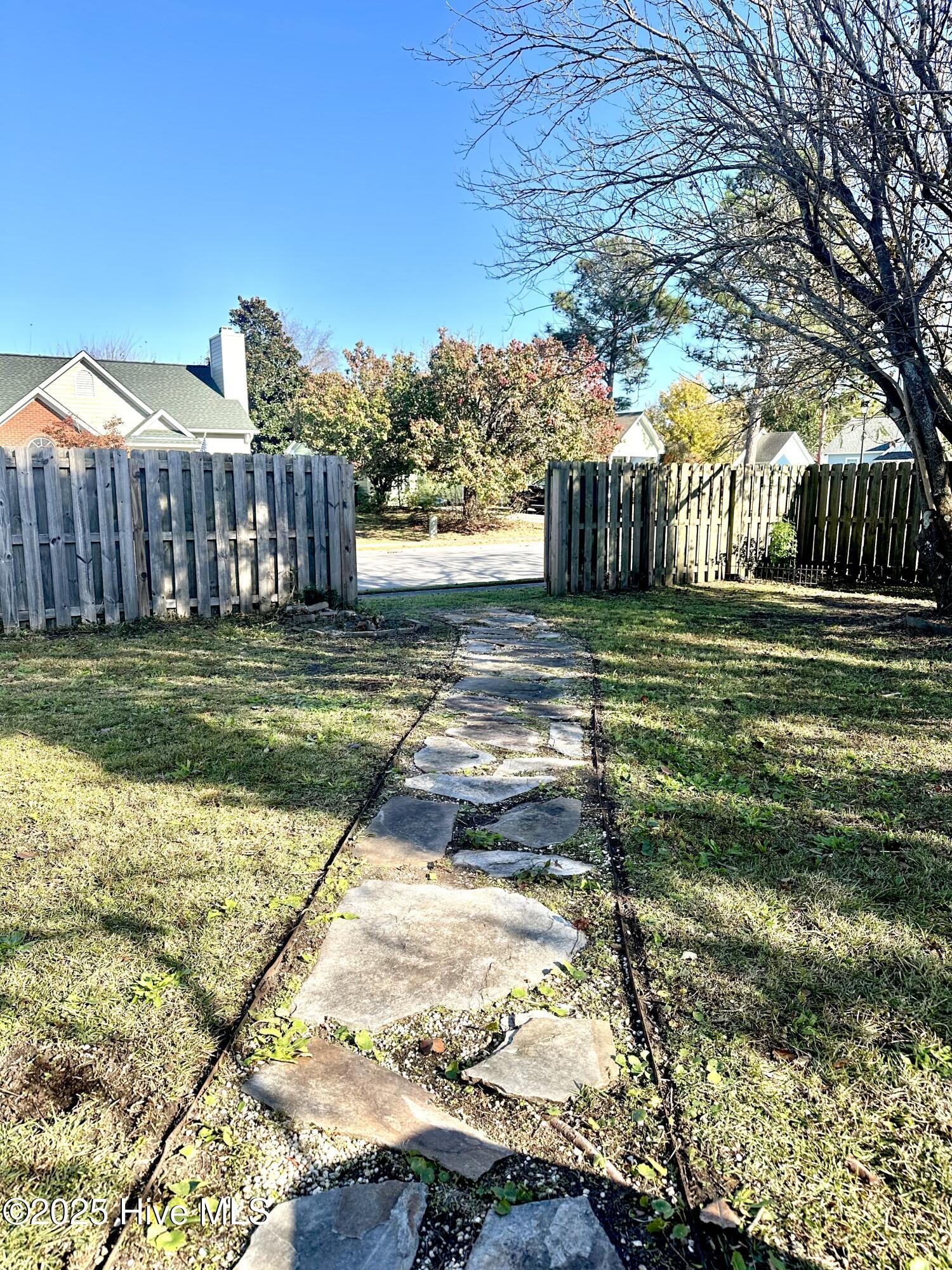 100540120 | Photo 26