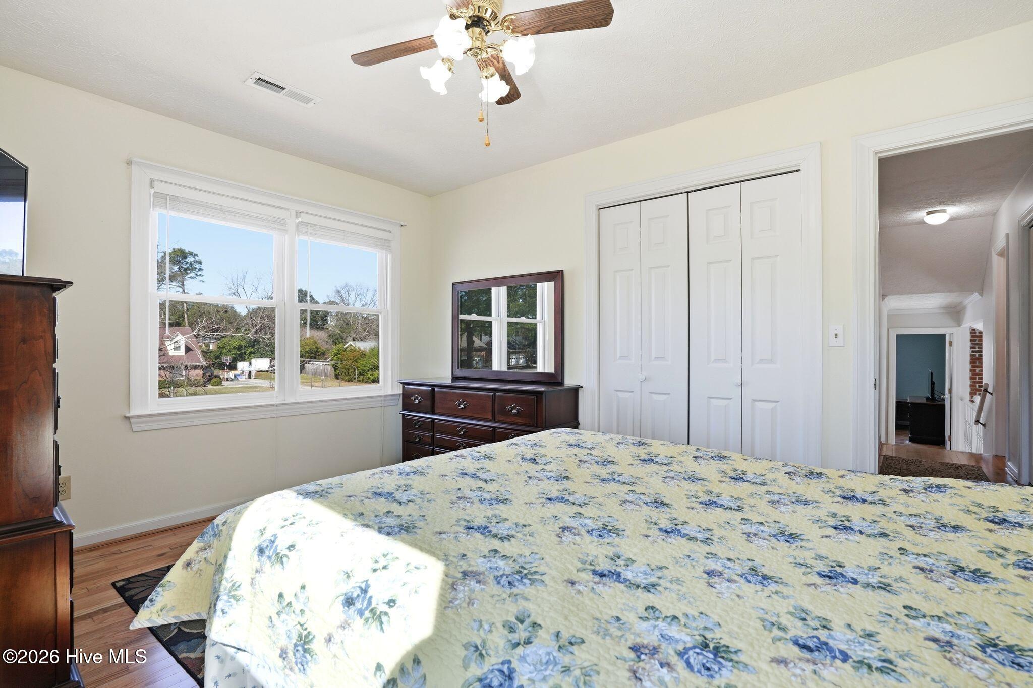 100556511 | Photo 48