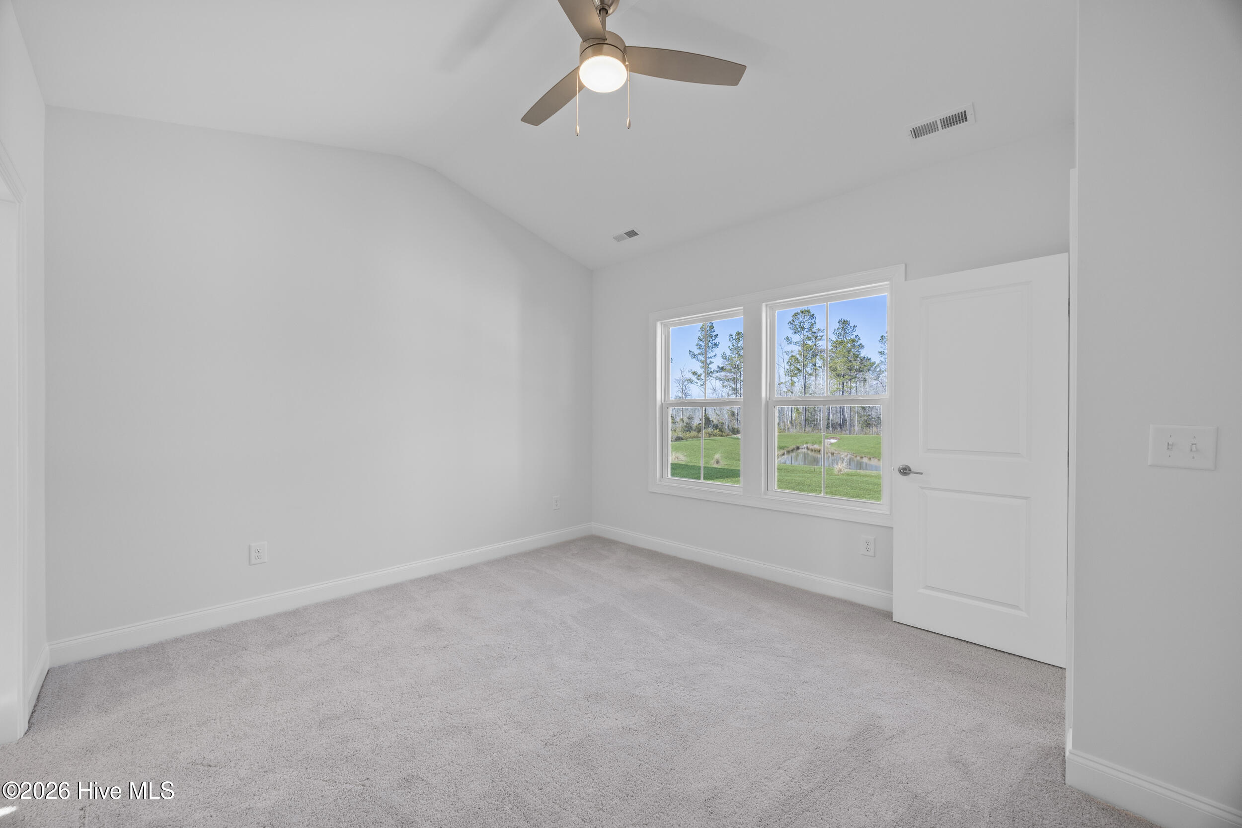 100527055 | Photo 23