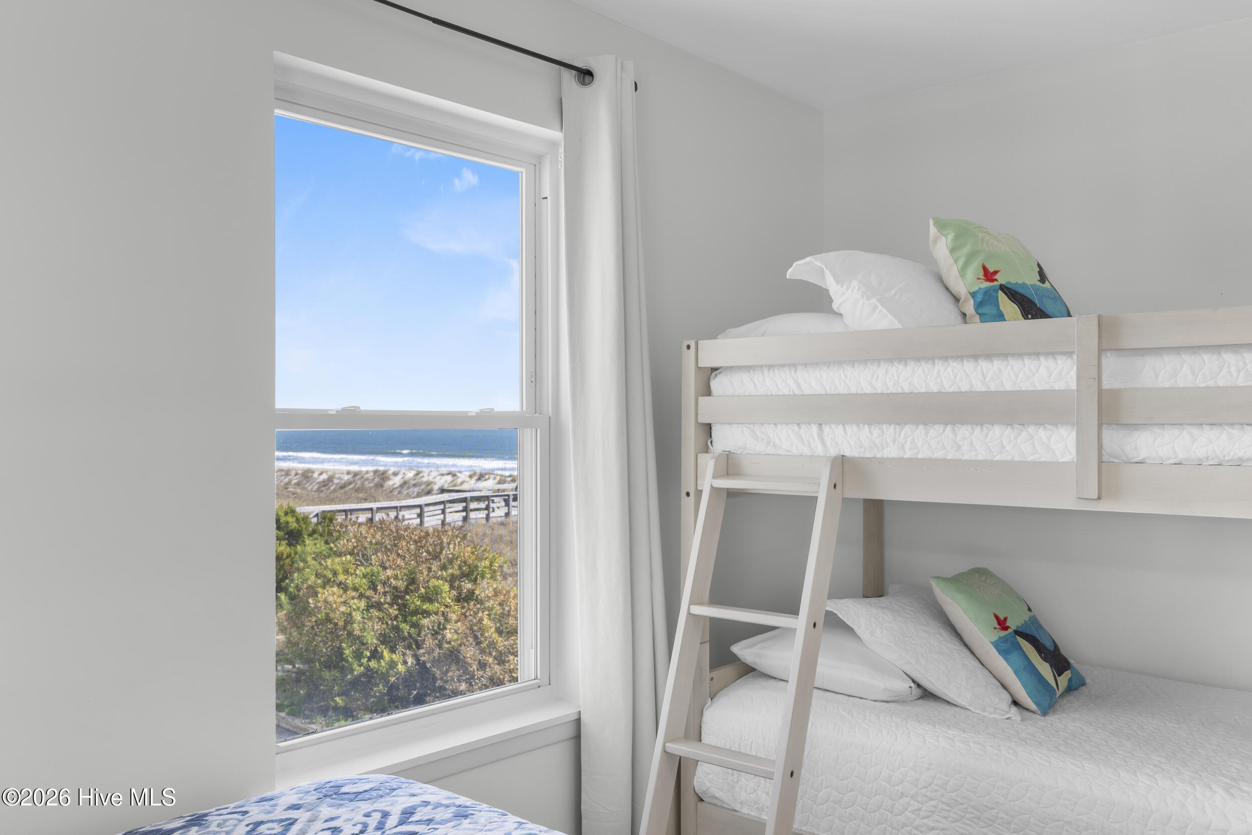 100561648 | Photo 33