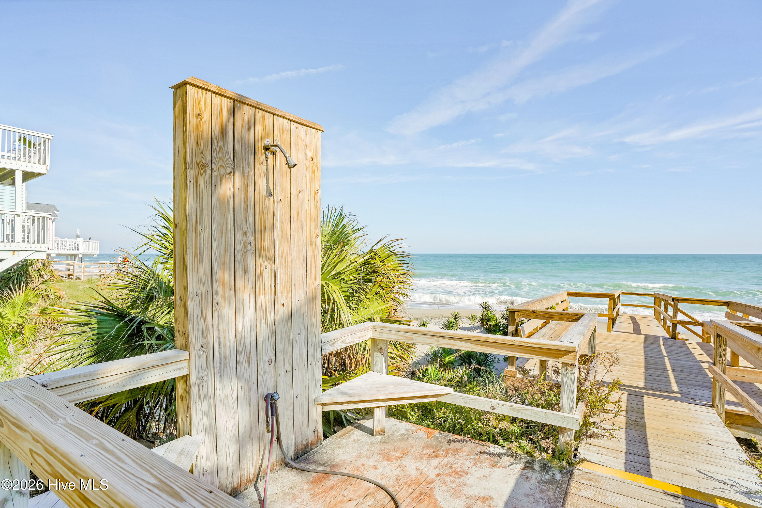 100568340 | Photo 47