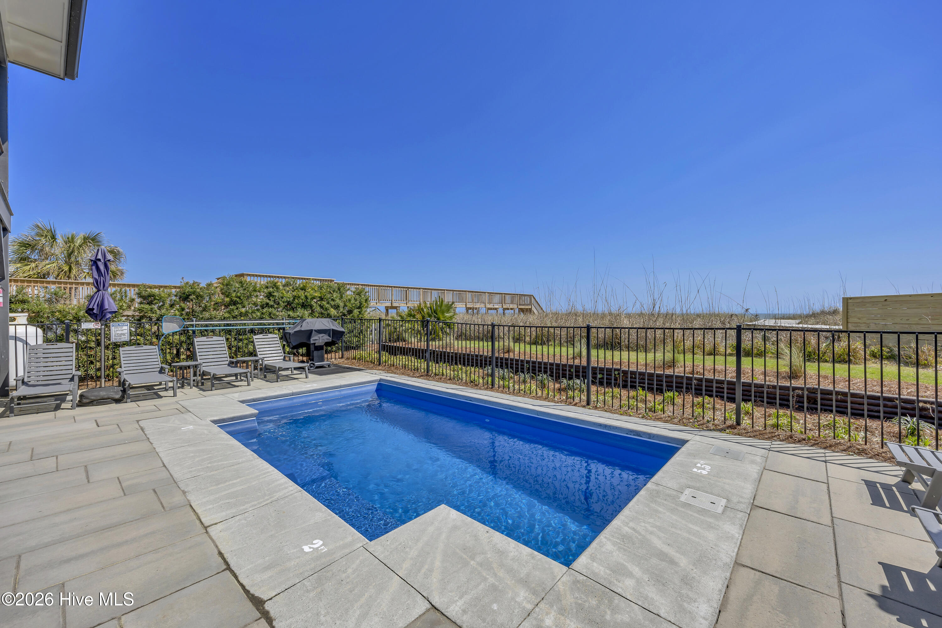 100565280 | Photo 96