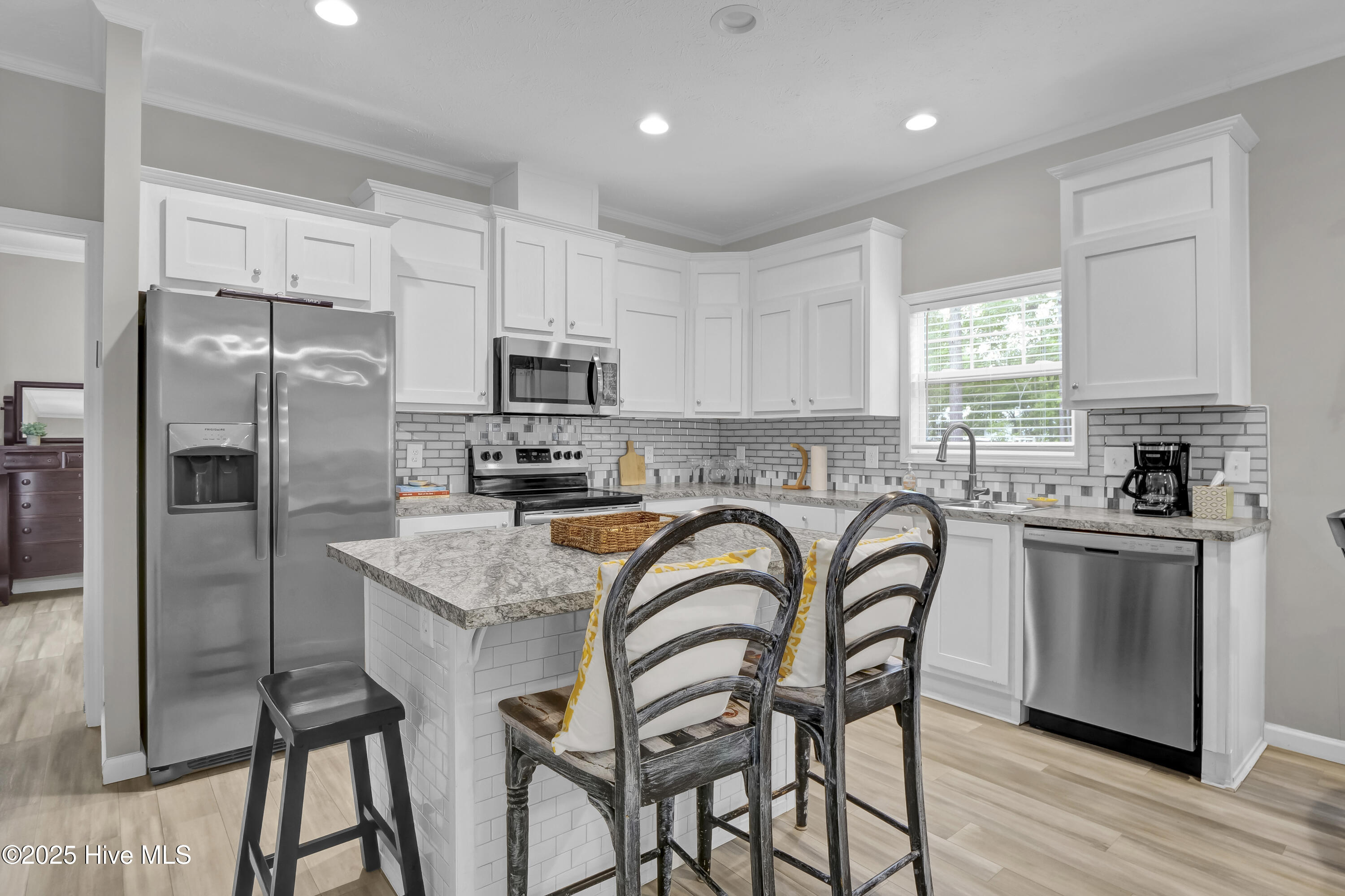 100510336 | Photo 12