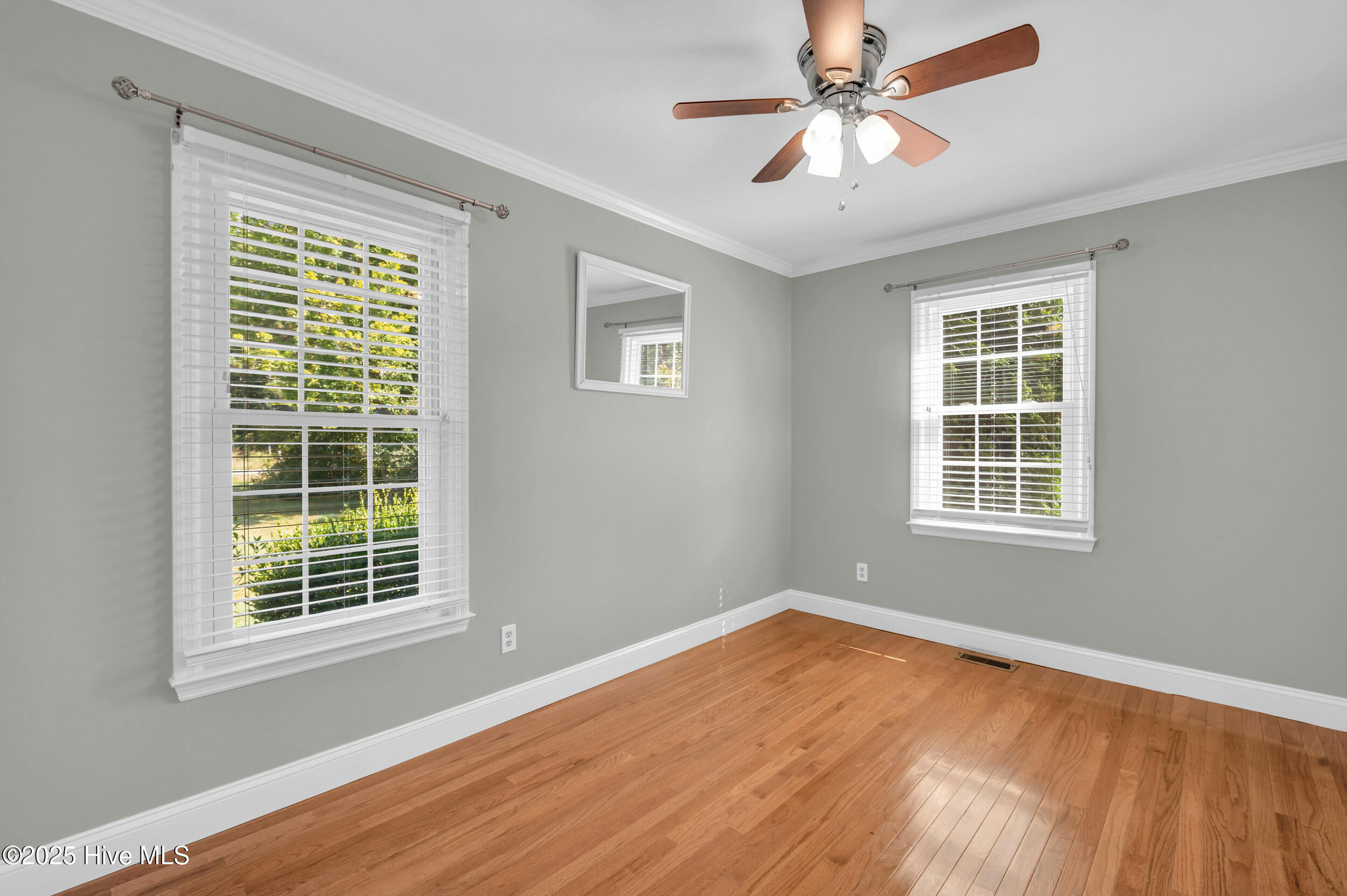 100532115 | Photo 24