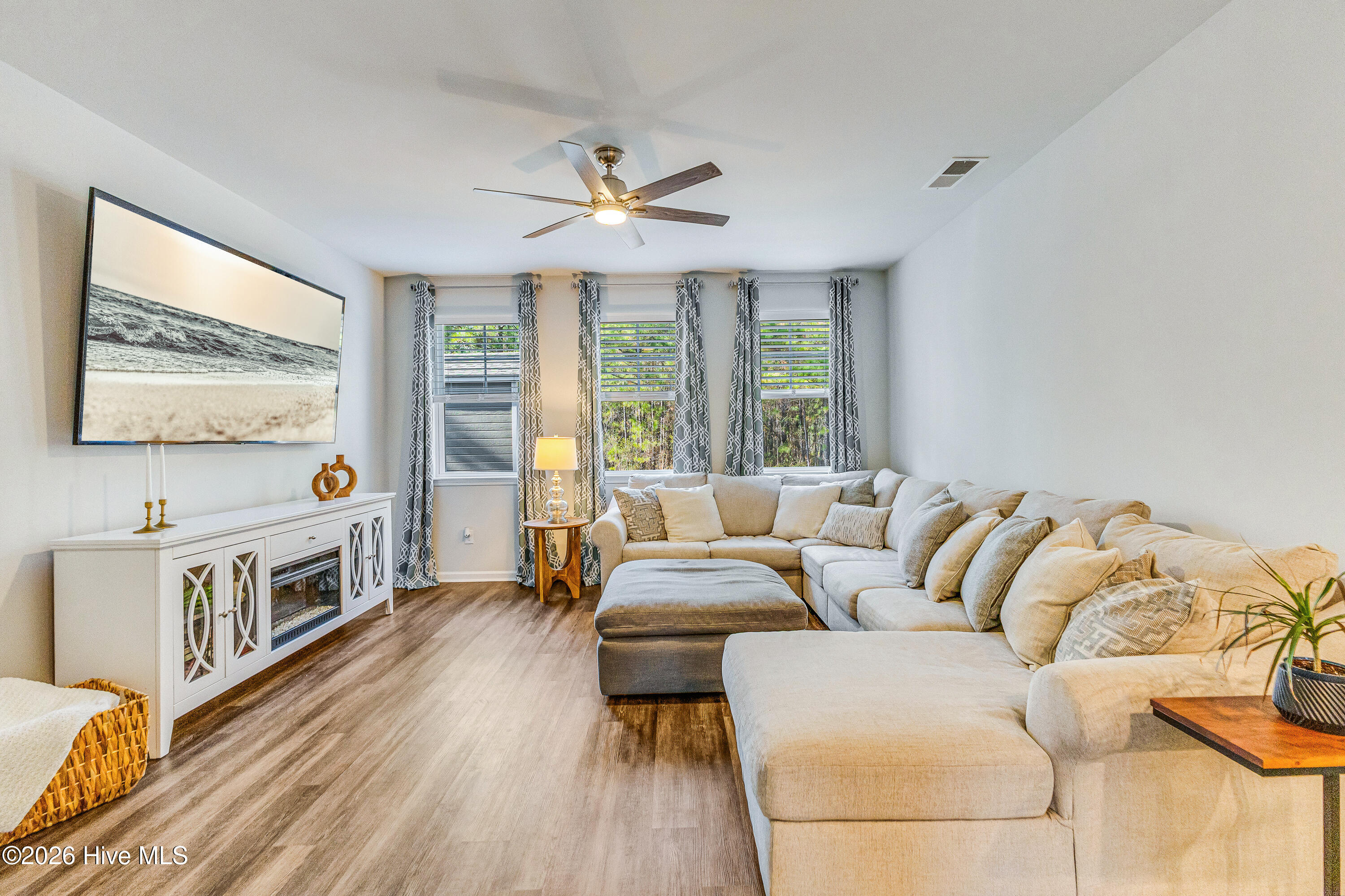 100549305 | Photo 16