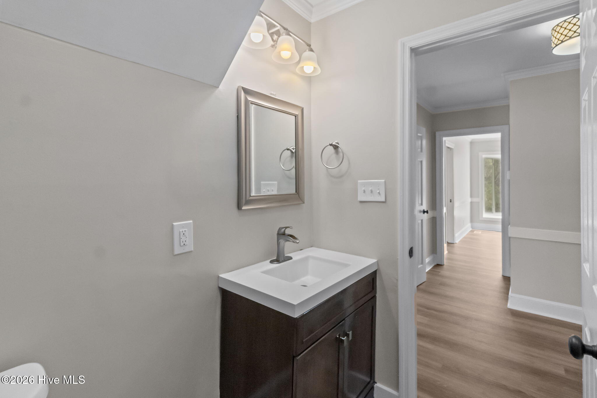 100560043 | Photo 10