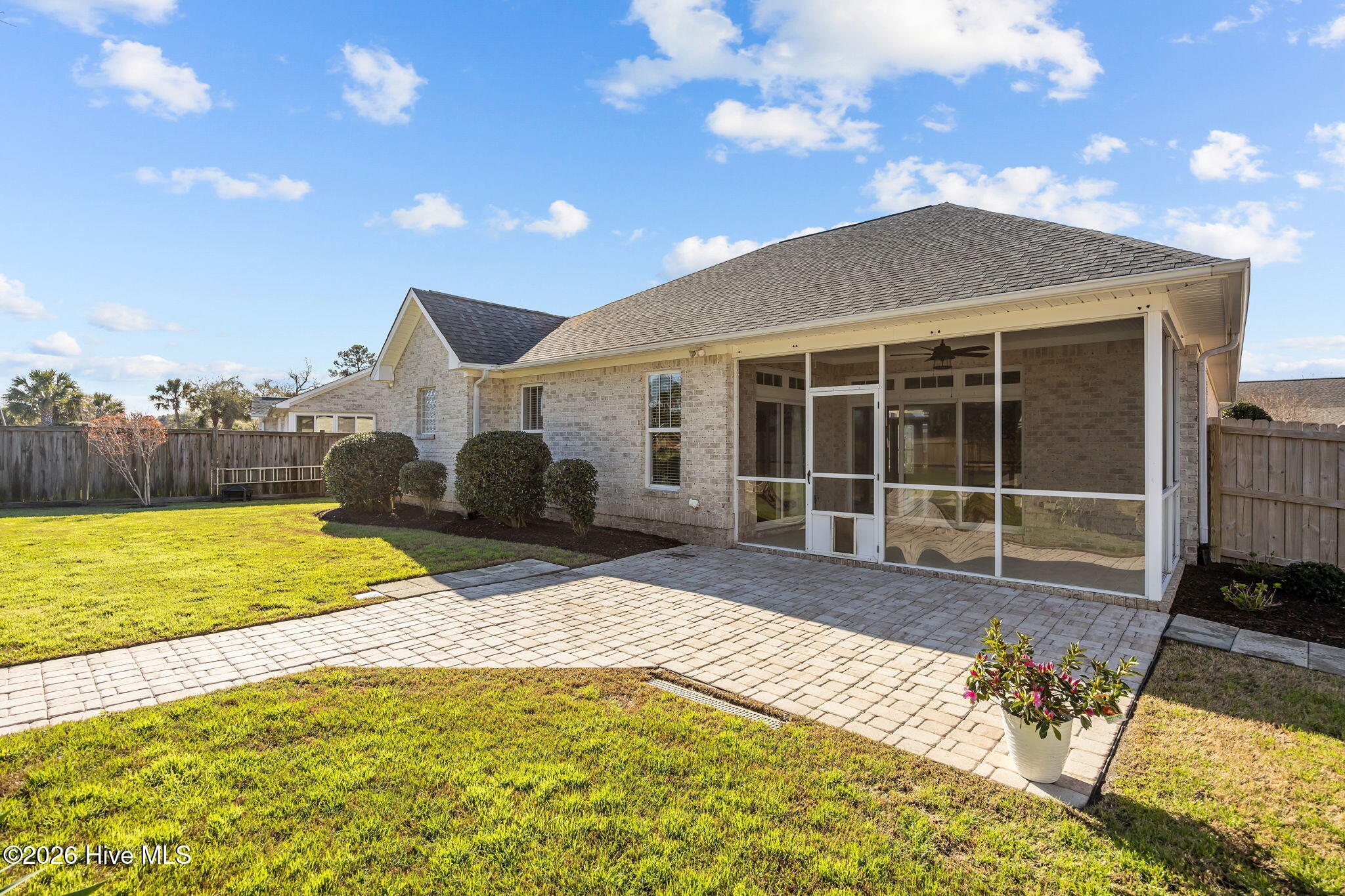 100561261 | Photo 51