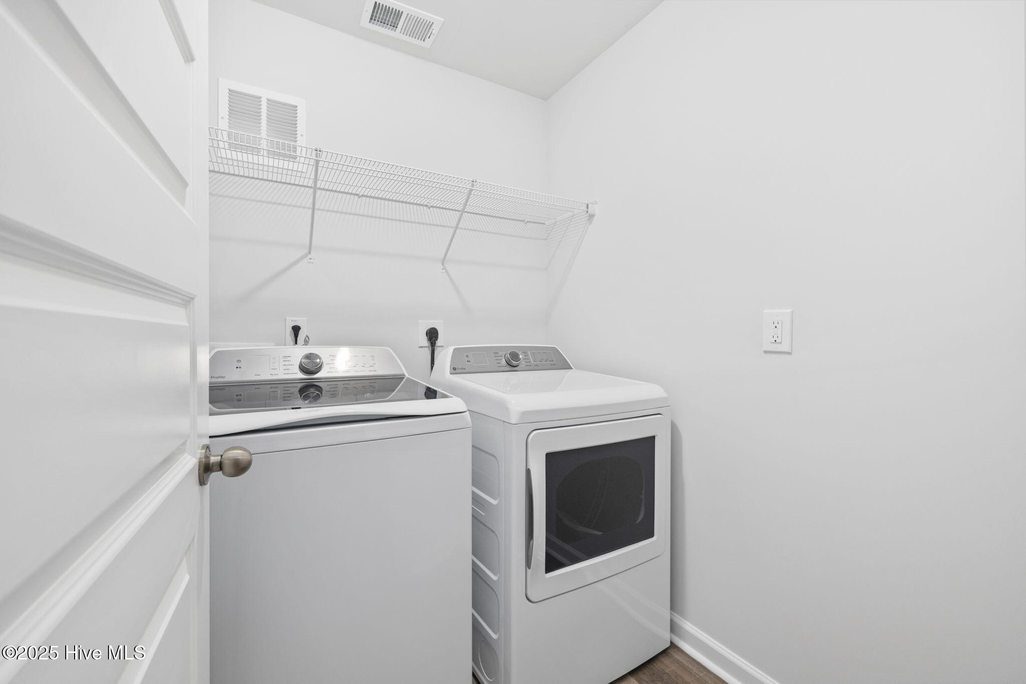 100544084 | Photo 32