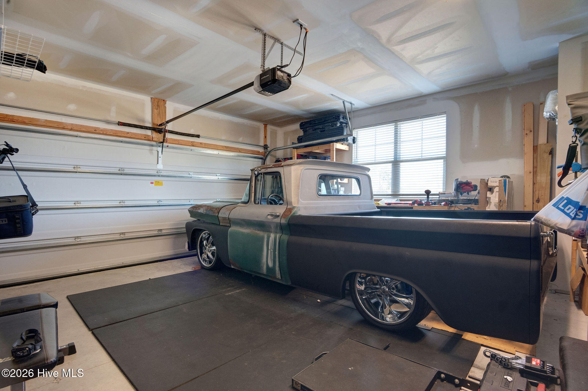 100562701 | Photo 55