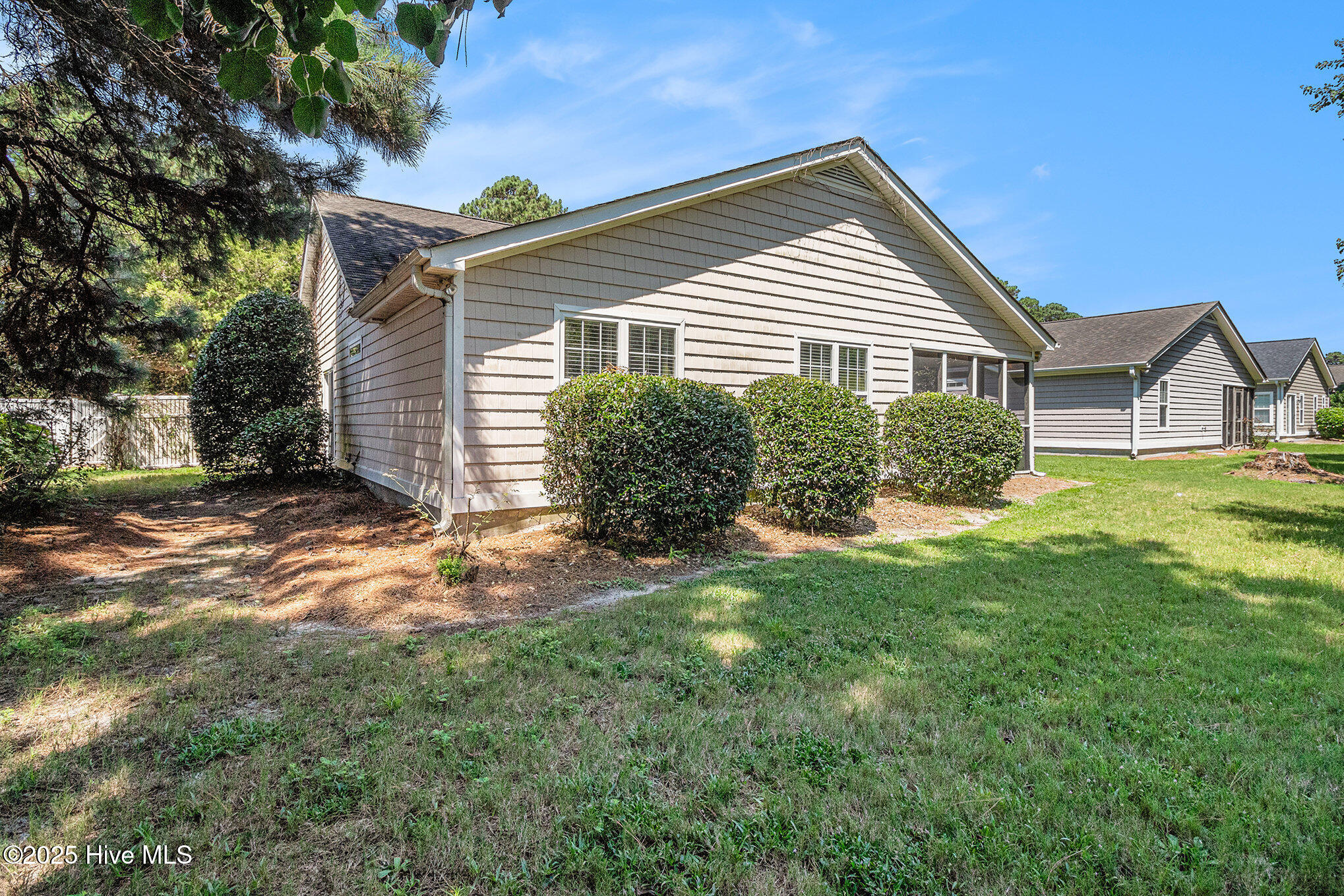 100526069 | Photo 25