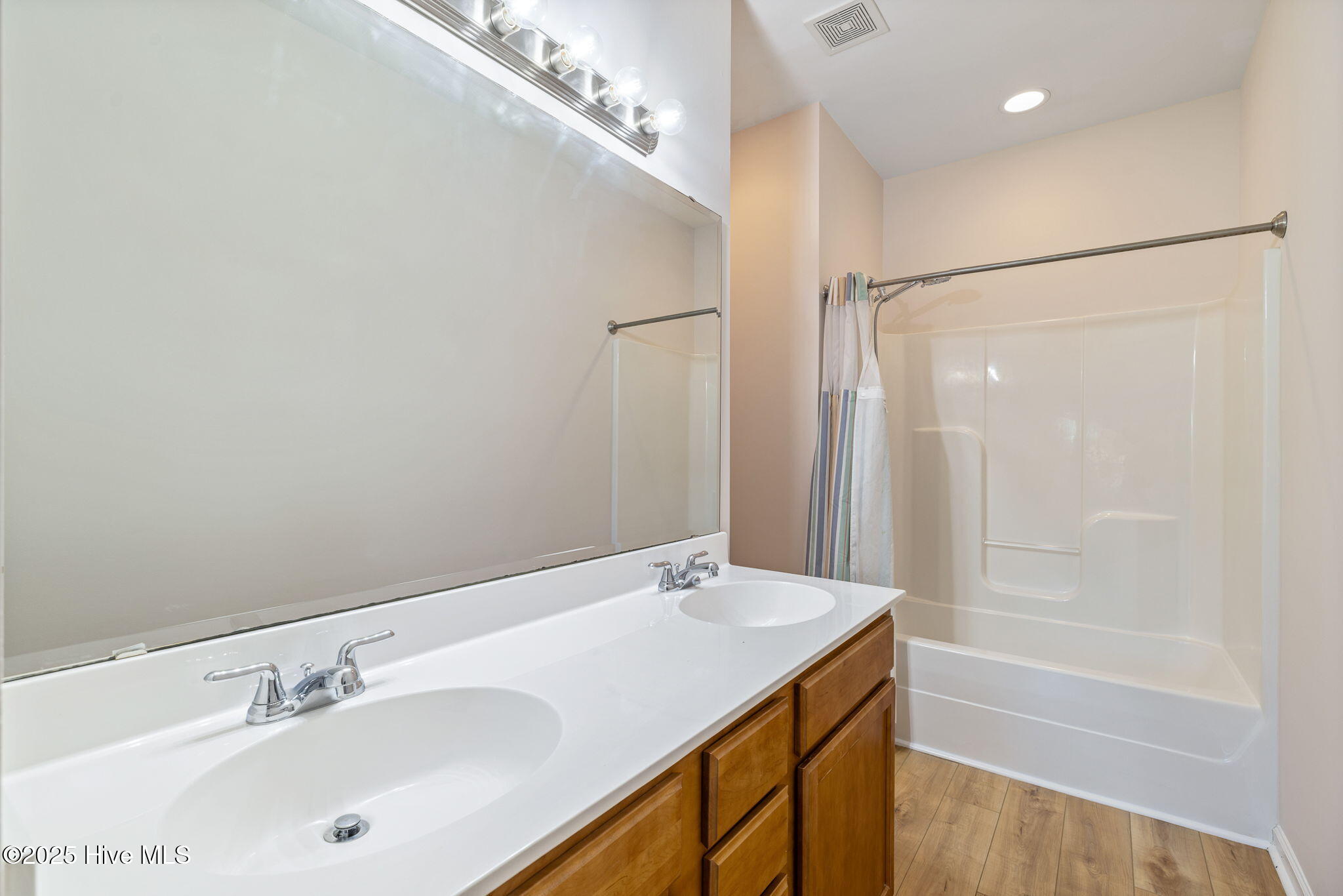 100542041 | Photo 19