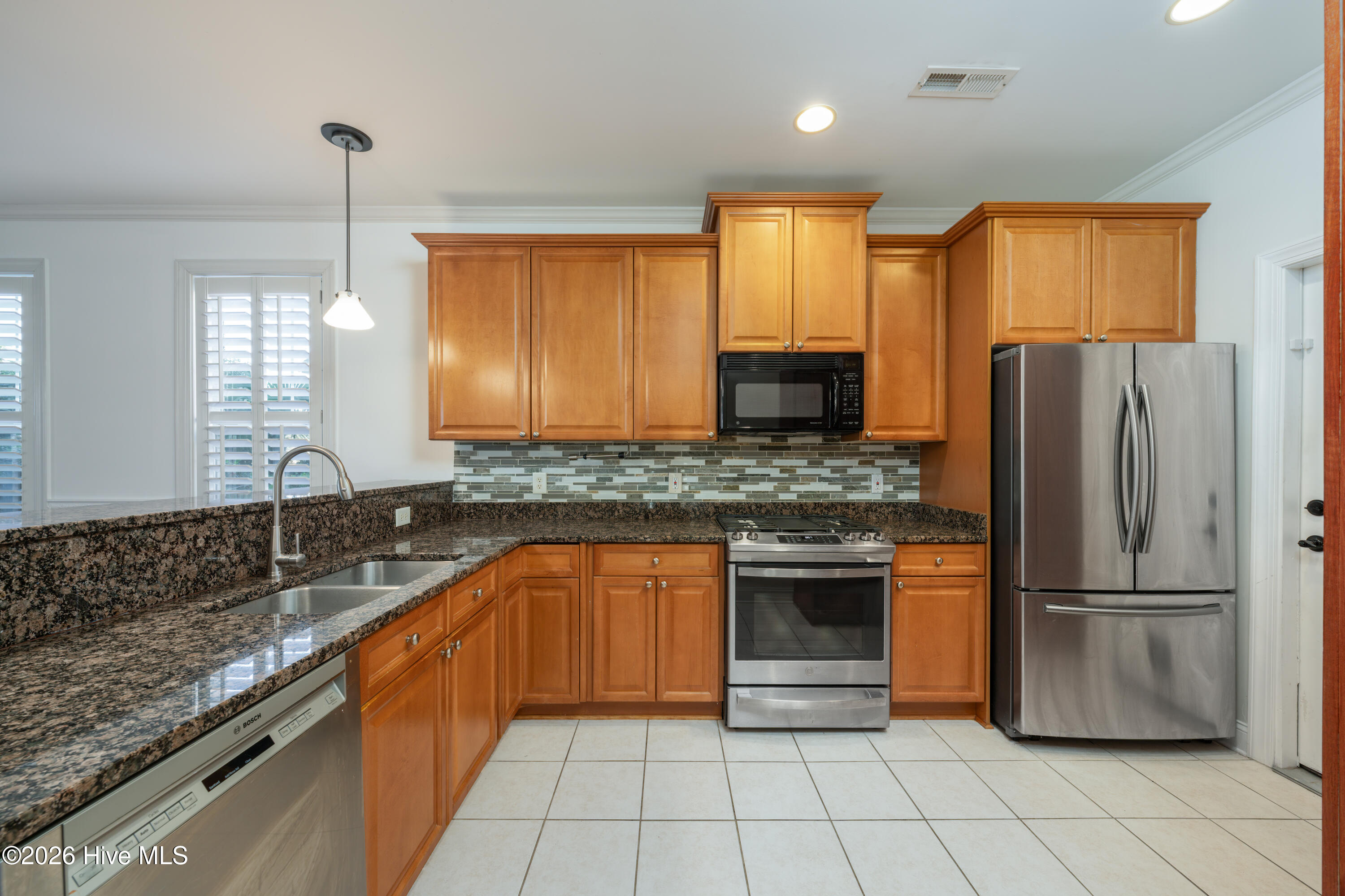 100548724 | Photo 21