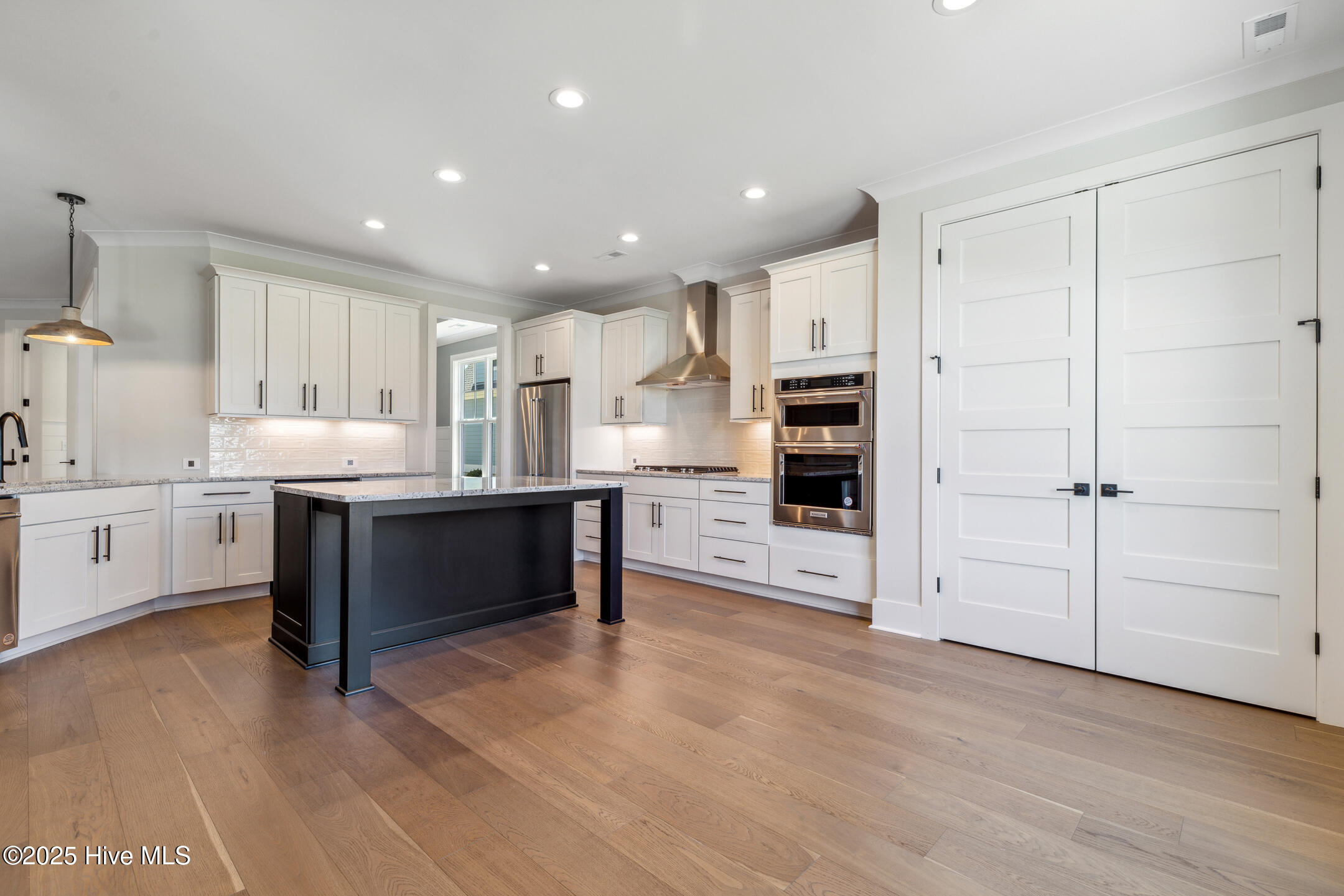 100461244 | Photo 45