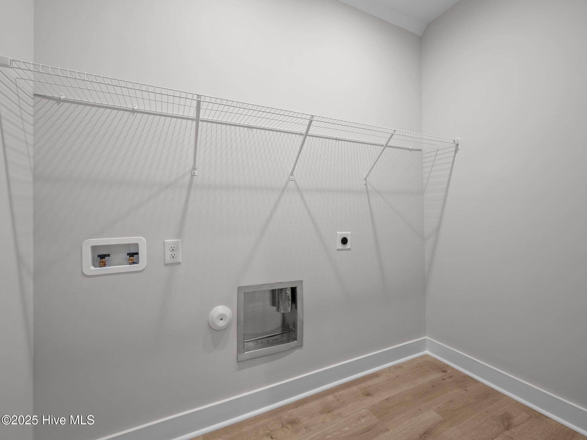 100487102 | Photo 20