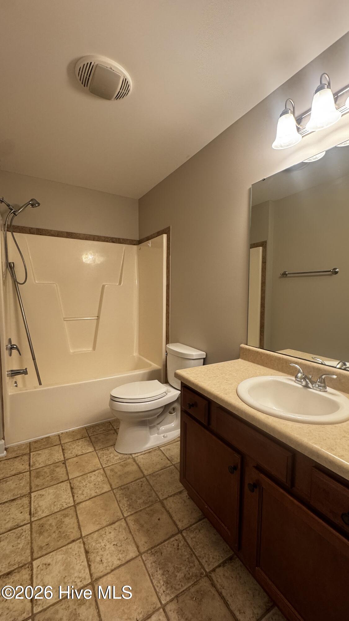 100570363 | Photo 13