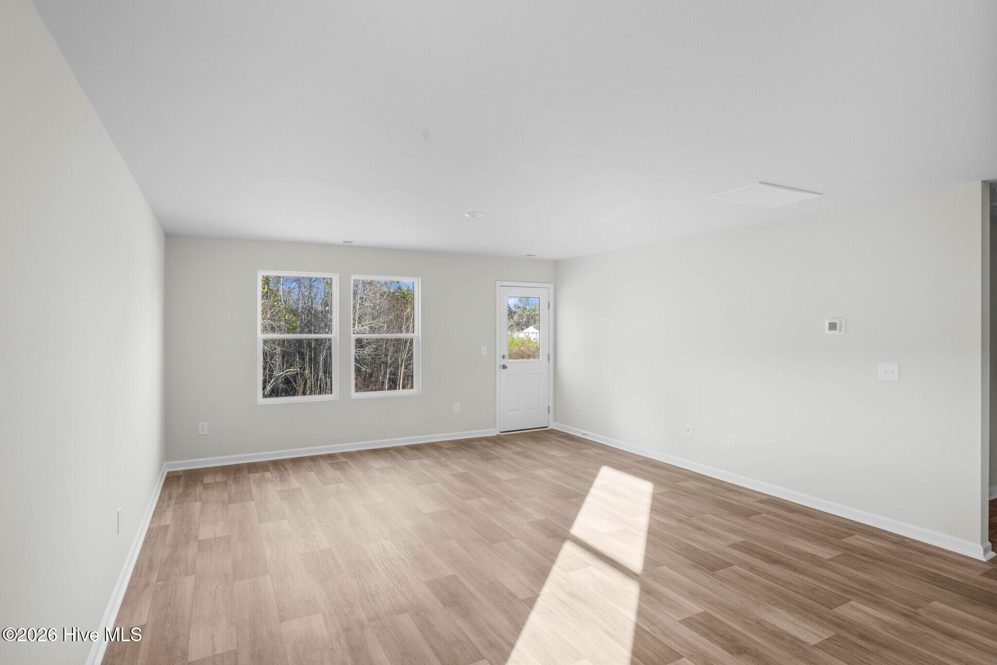 100568601 | Photo 12