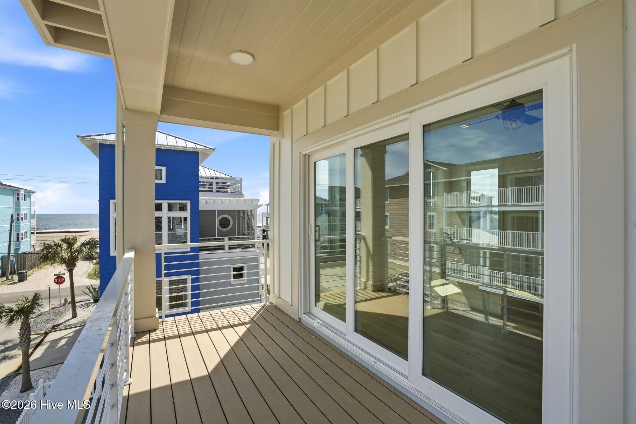 100561284 | Photo 62