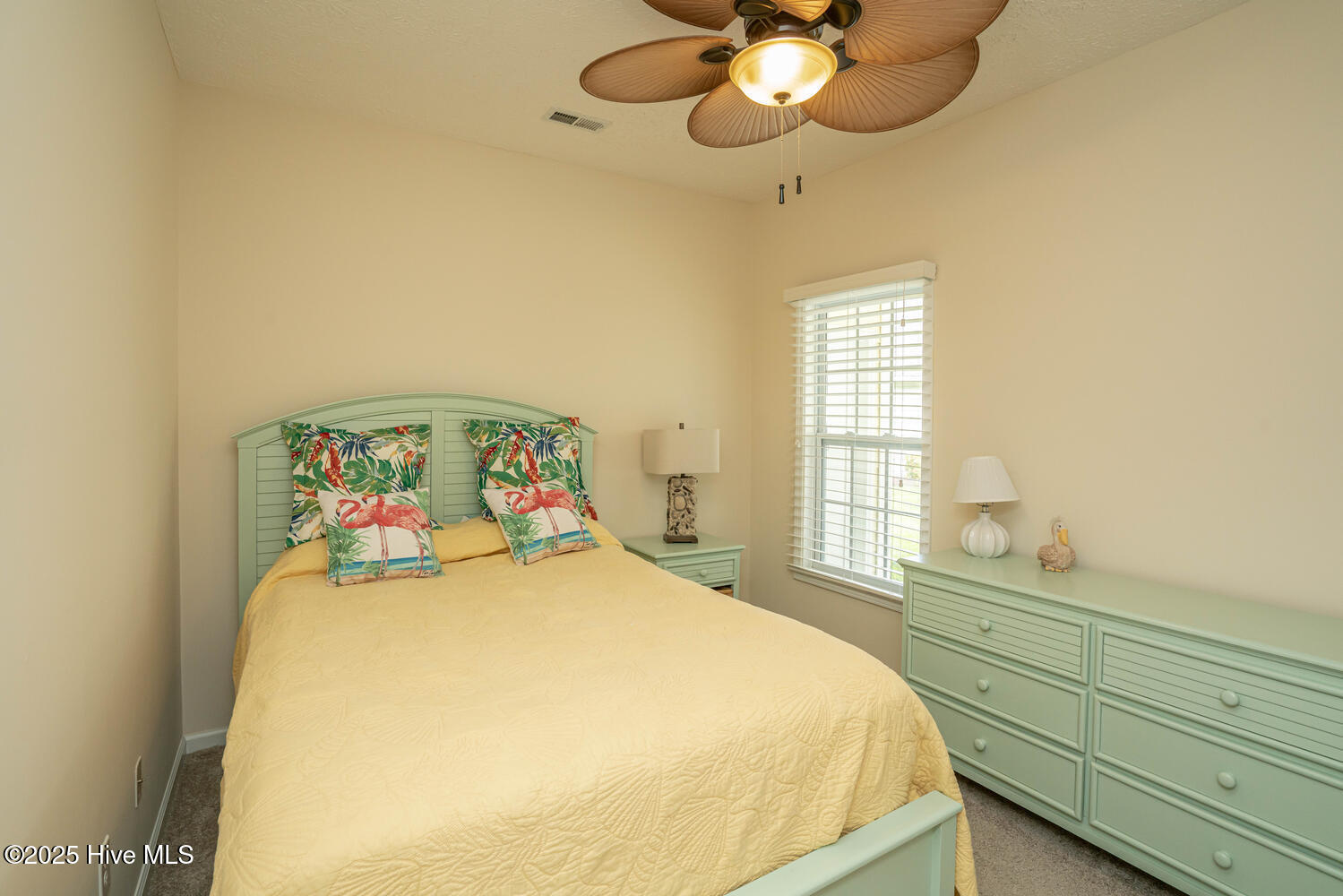 100530815 | Photo 23