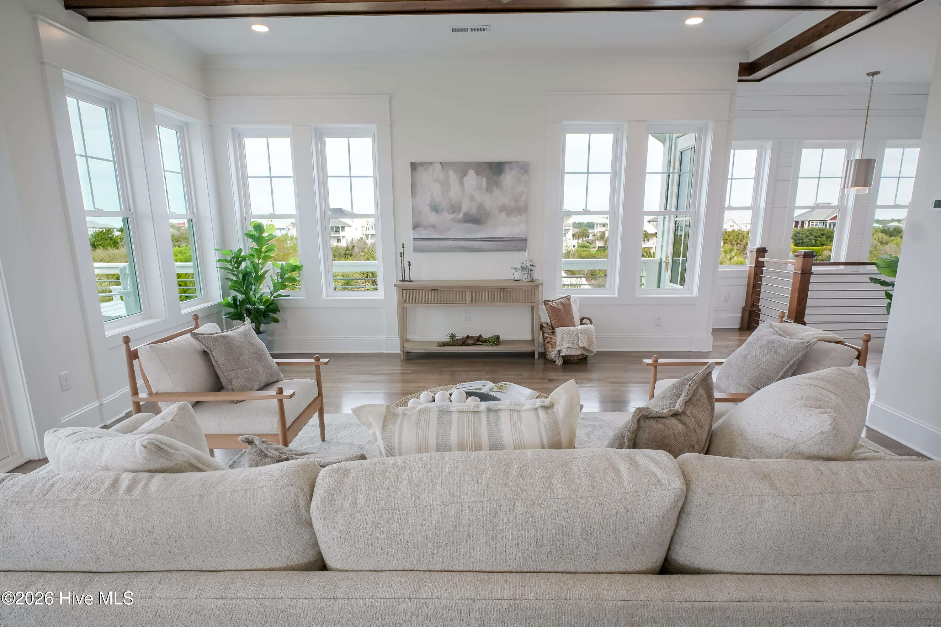 100516070 | Photo 25