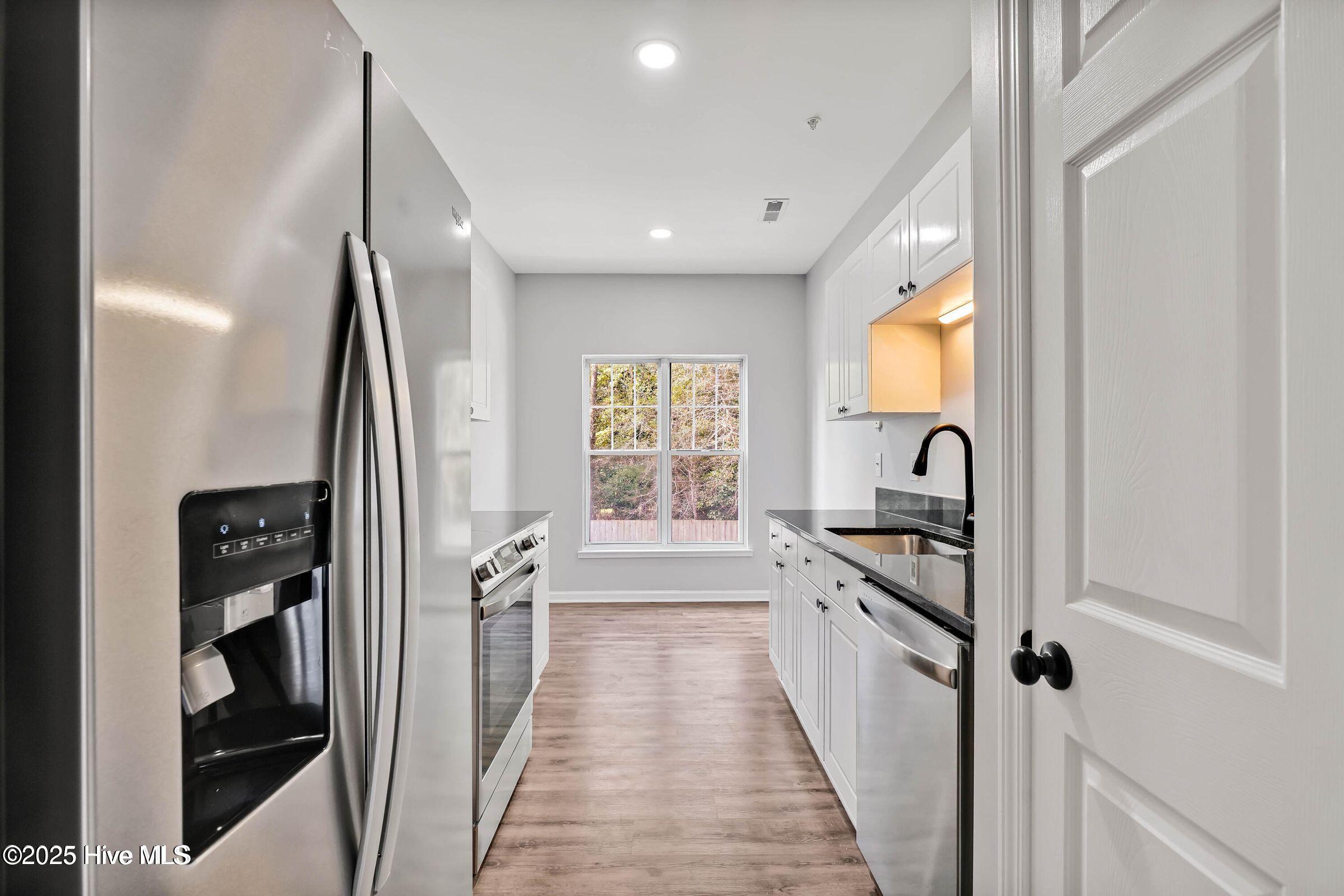 100538303 | Photo 10