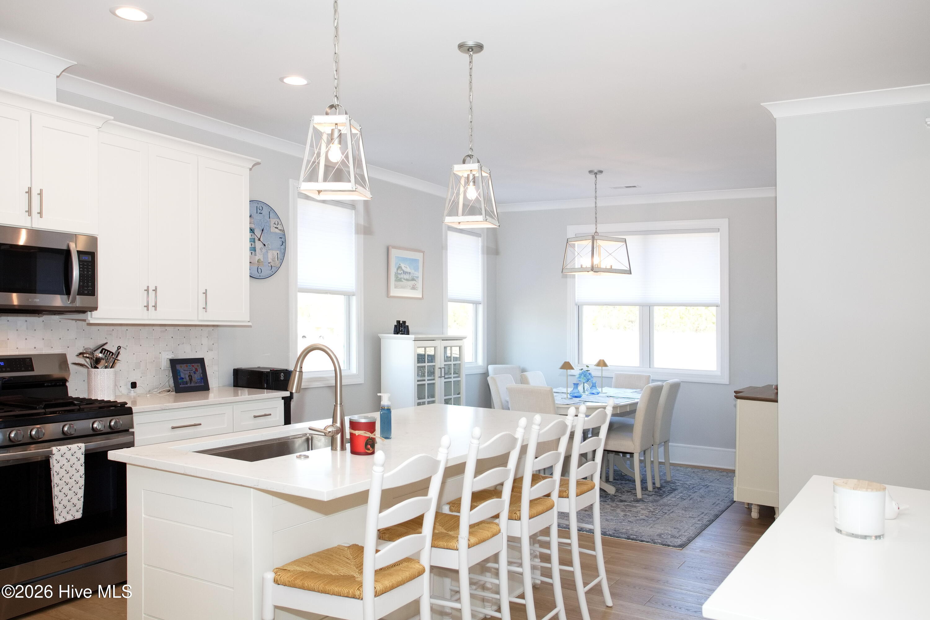 100567351 | Photo 14