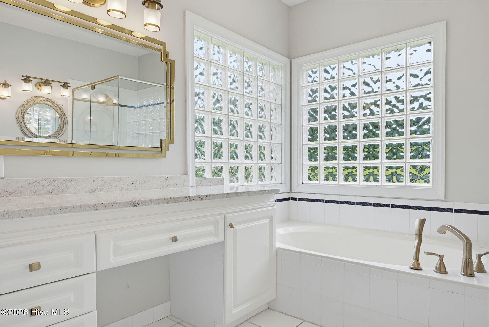 100570266 | Photo 34