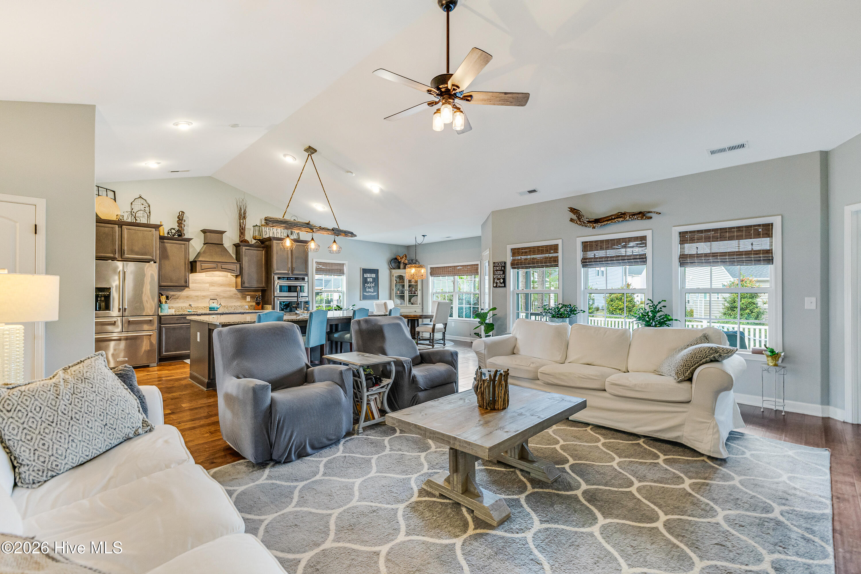 100559447 | Photo 17