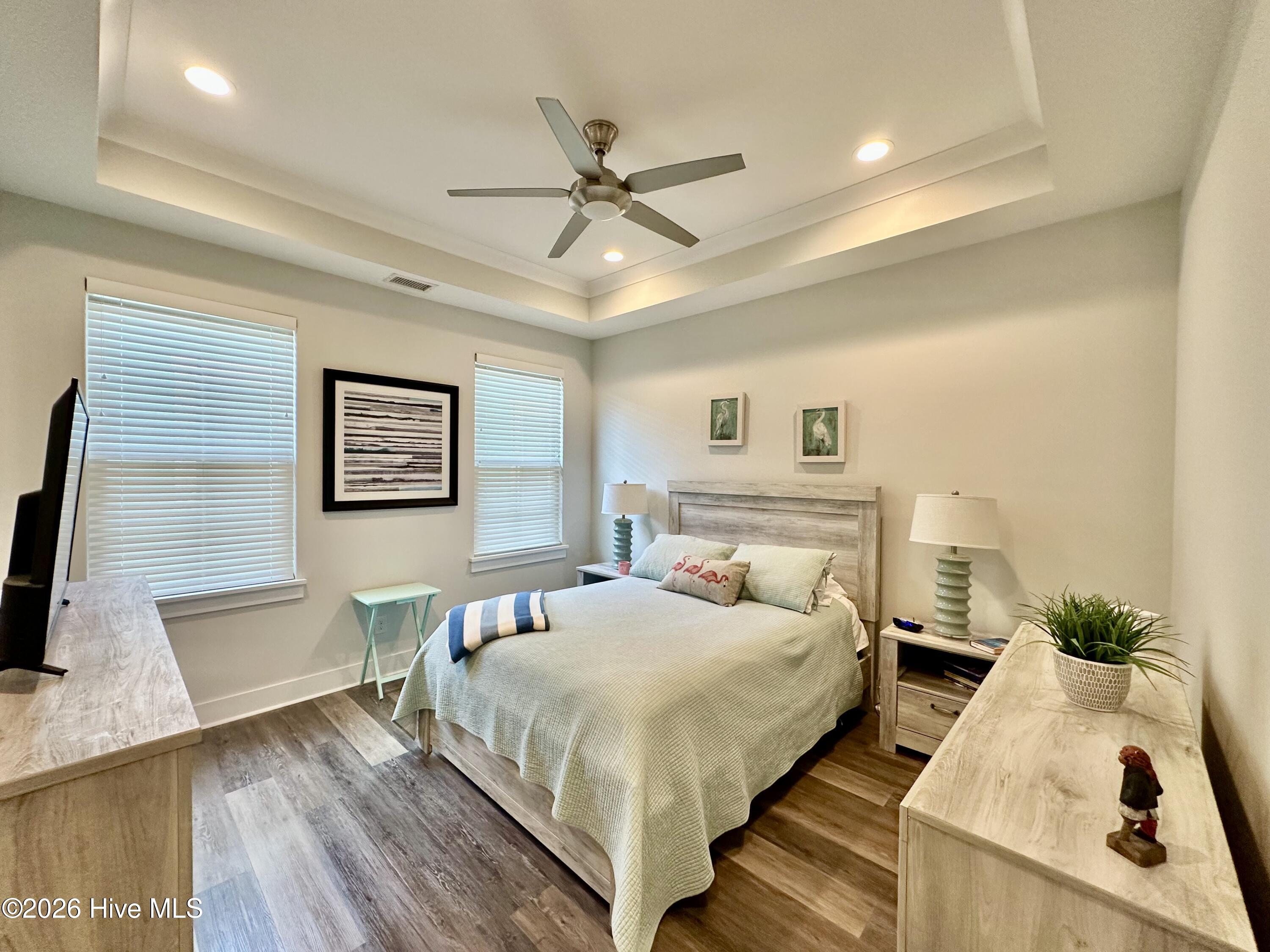 100566404 | Photo 10