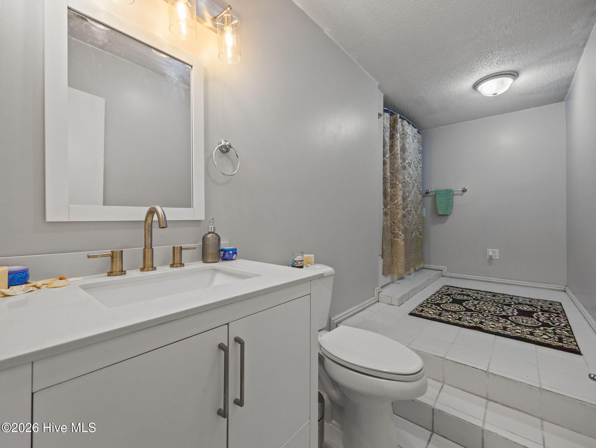 100570195 | Photo 30