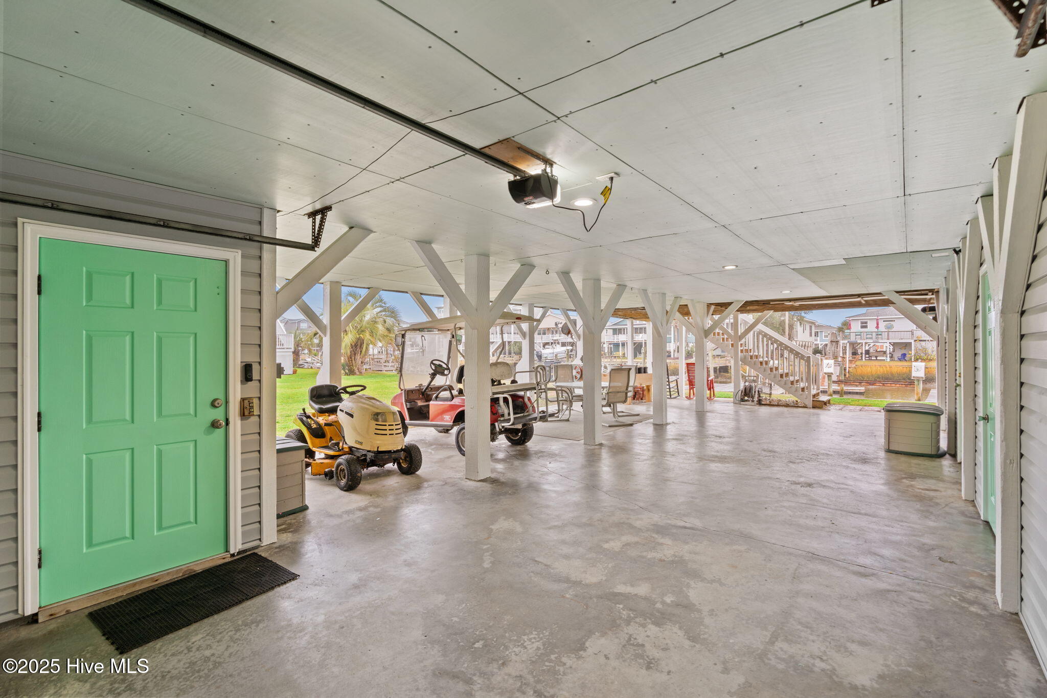 100542792 | Photo 26