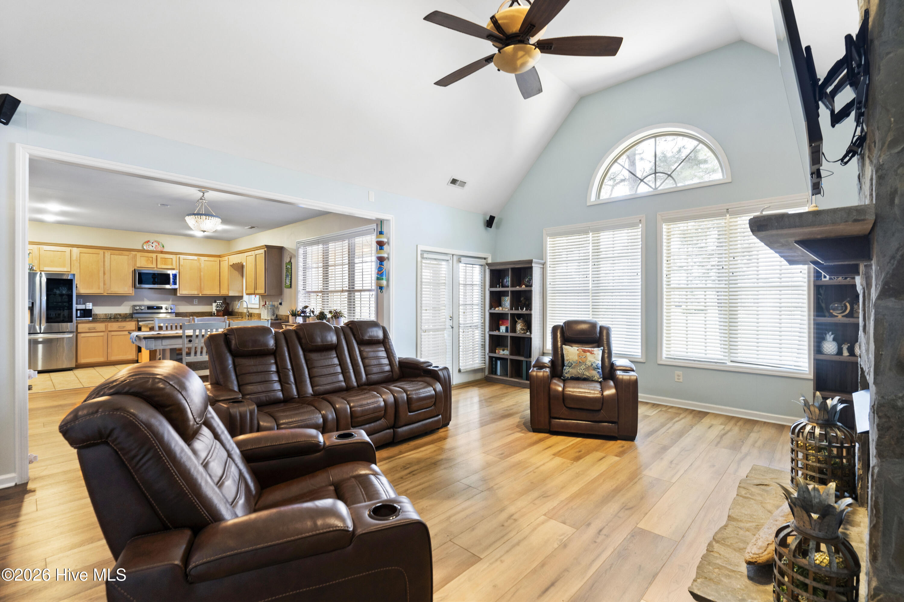 100554284 | Photo 23