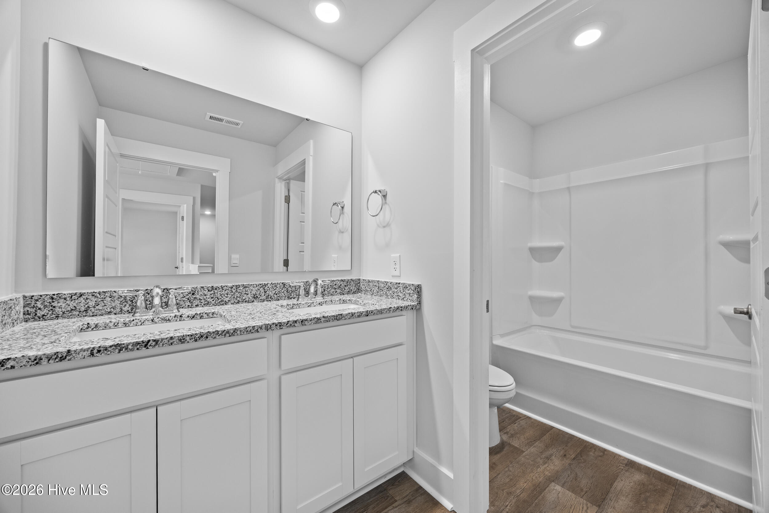 100547458 | Photo 28