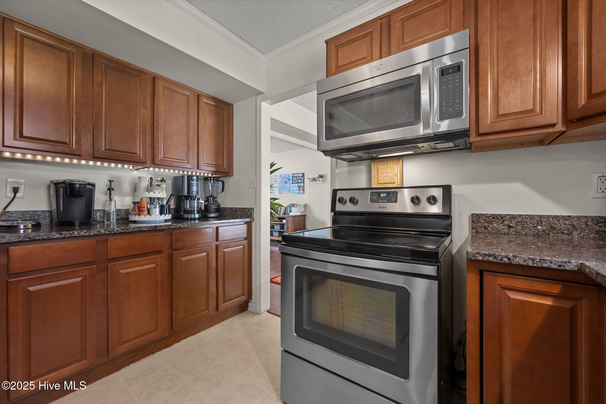 100539001 | Photo 16