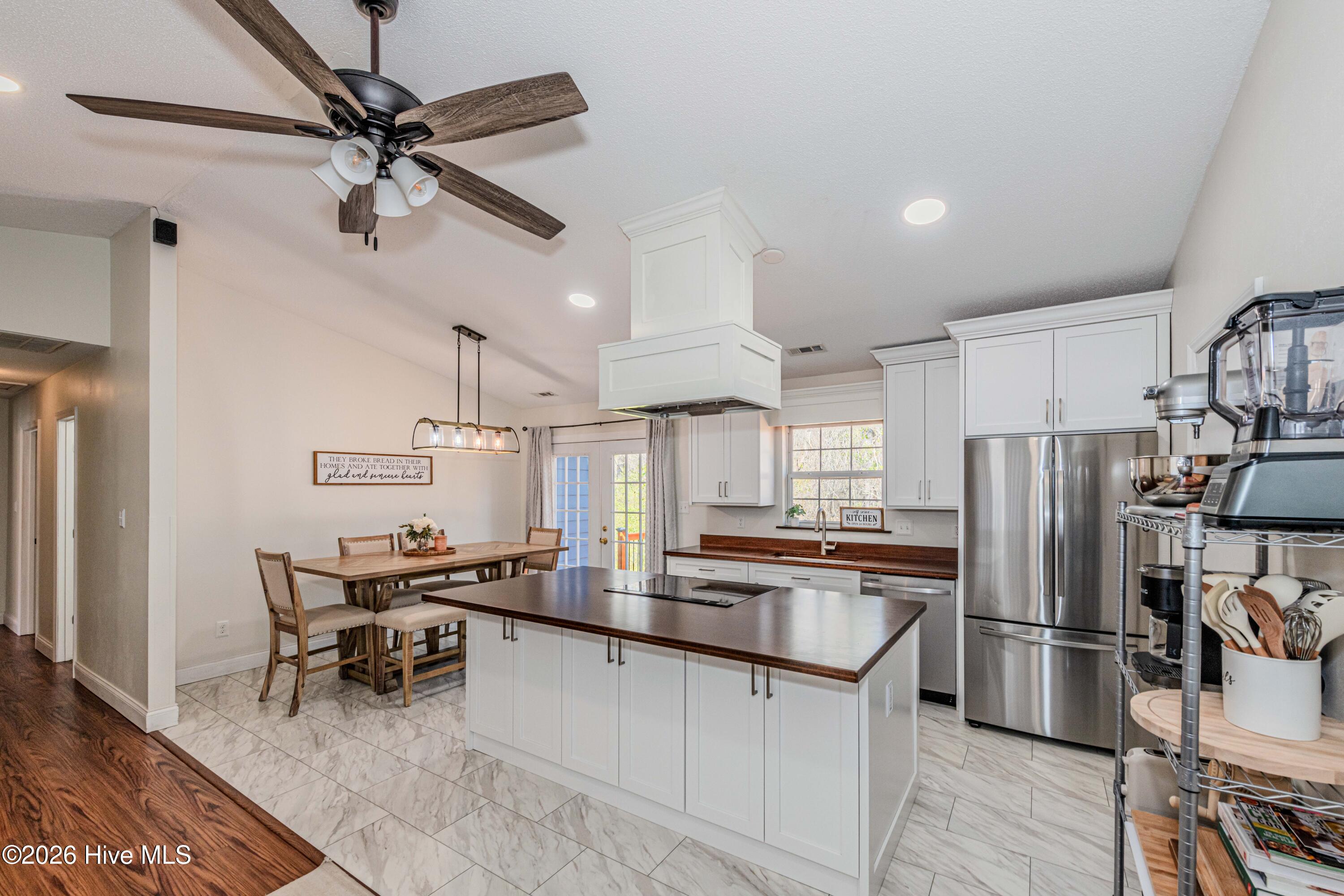 100564633 | Photo 19