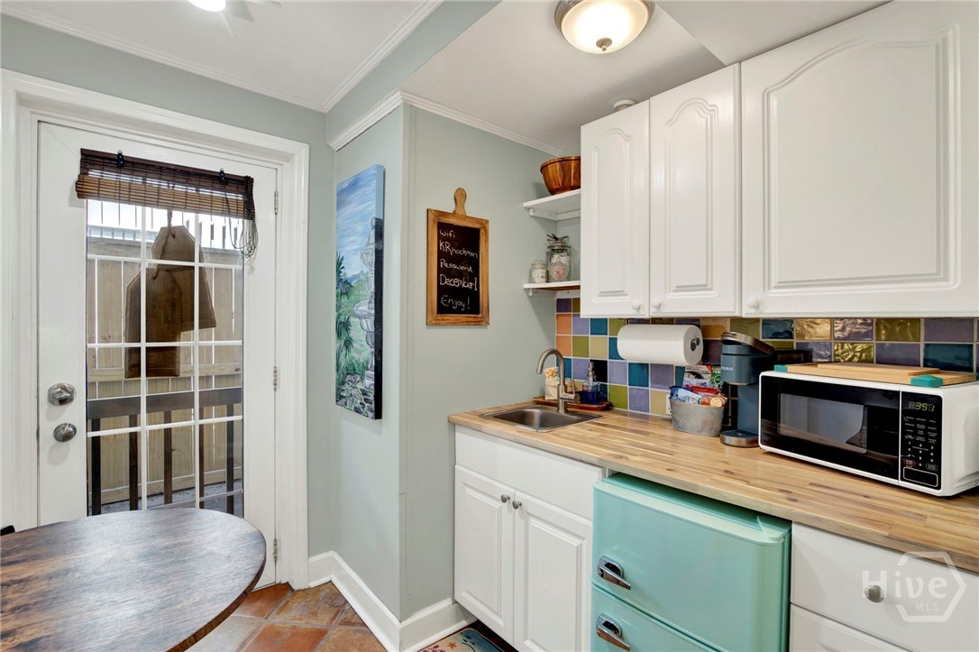 efficiency kitchen area