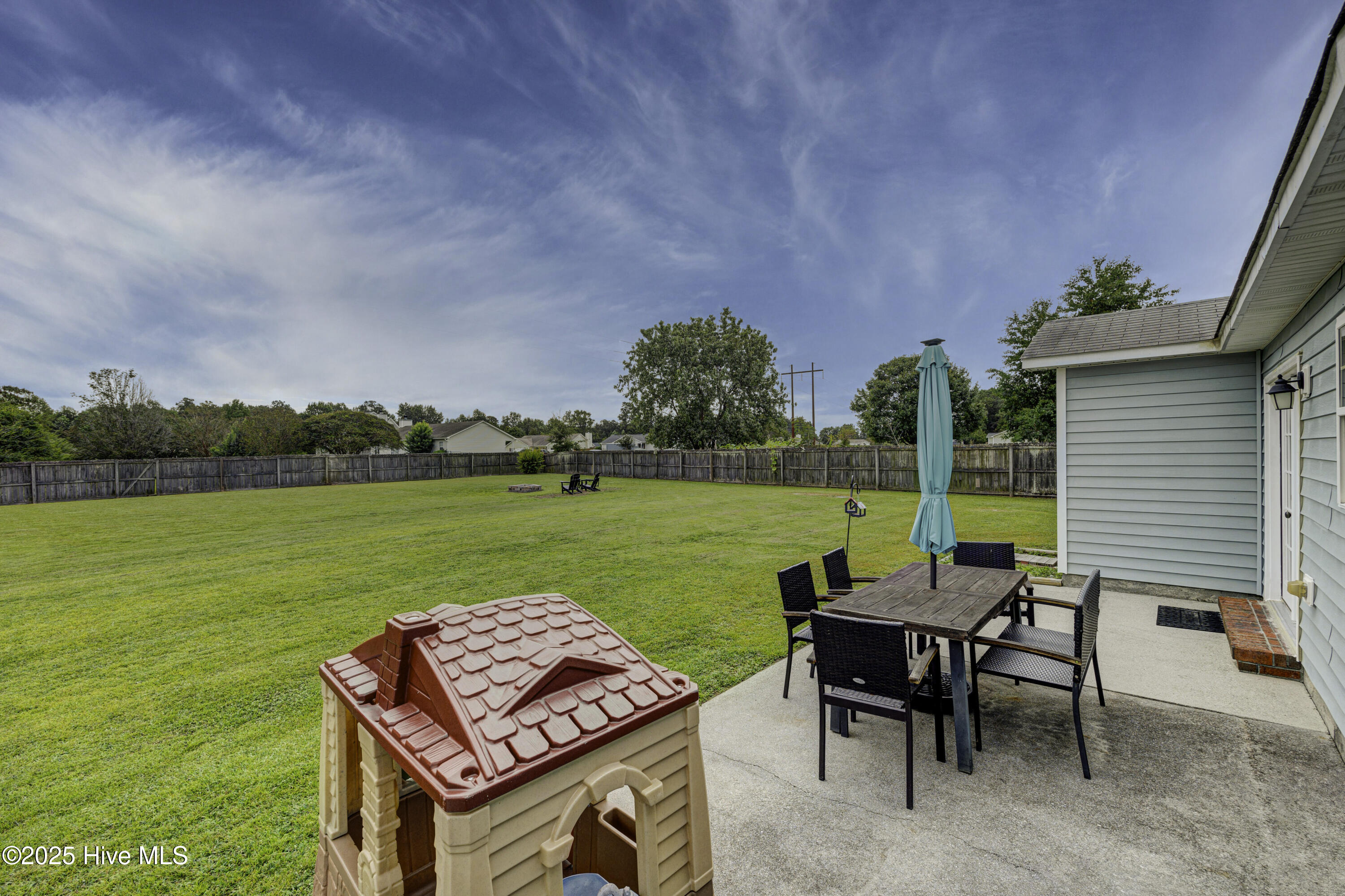 100561437 | Photo 32