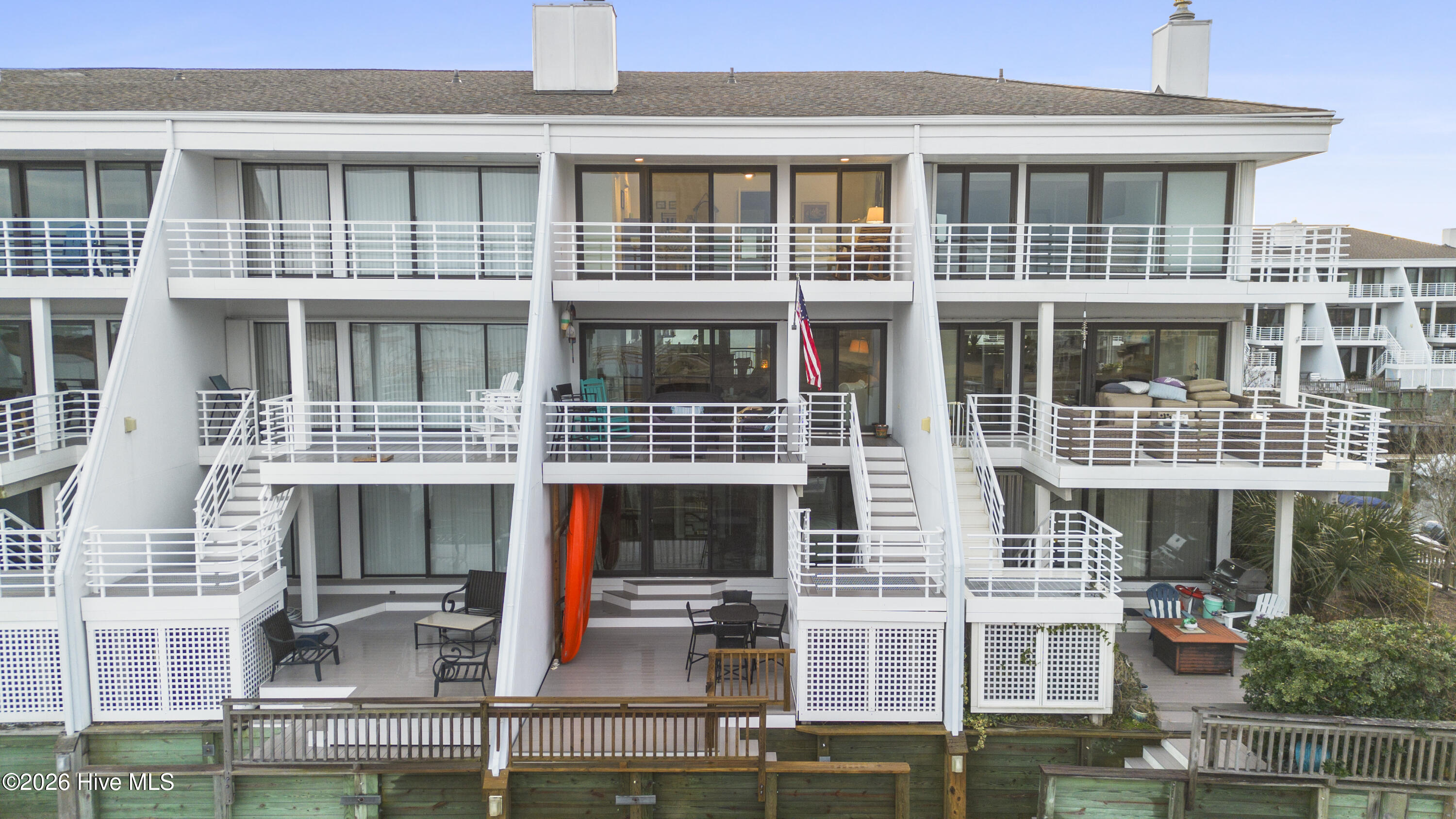 100553448 | Photo 52