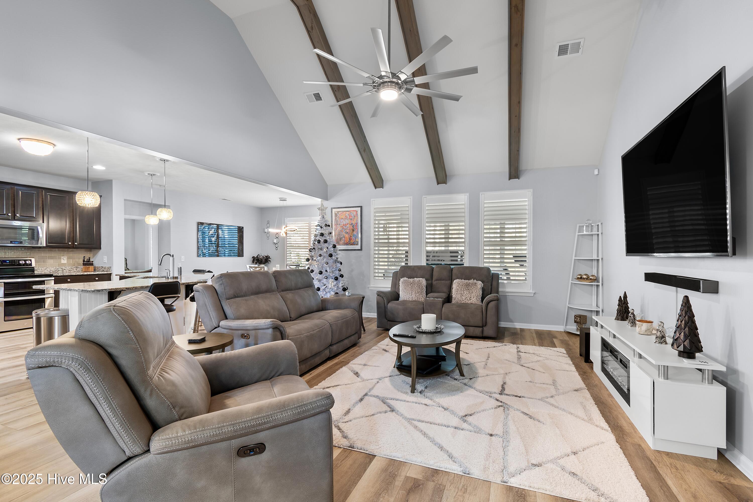 100542898 | Photo 18