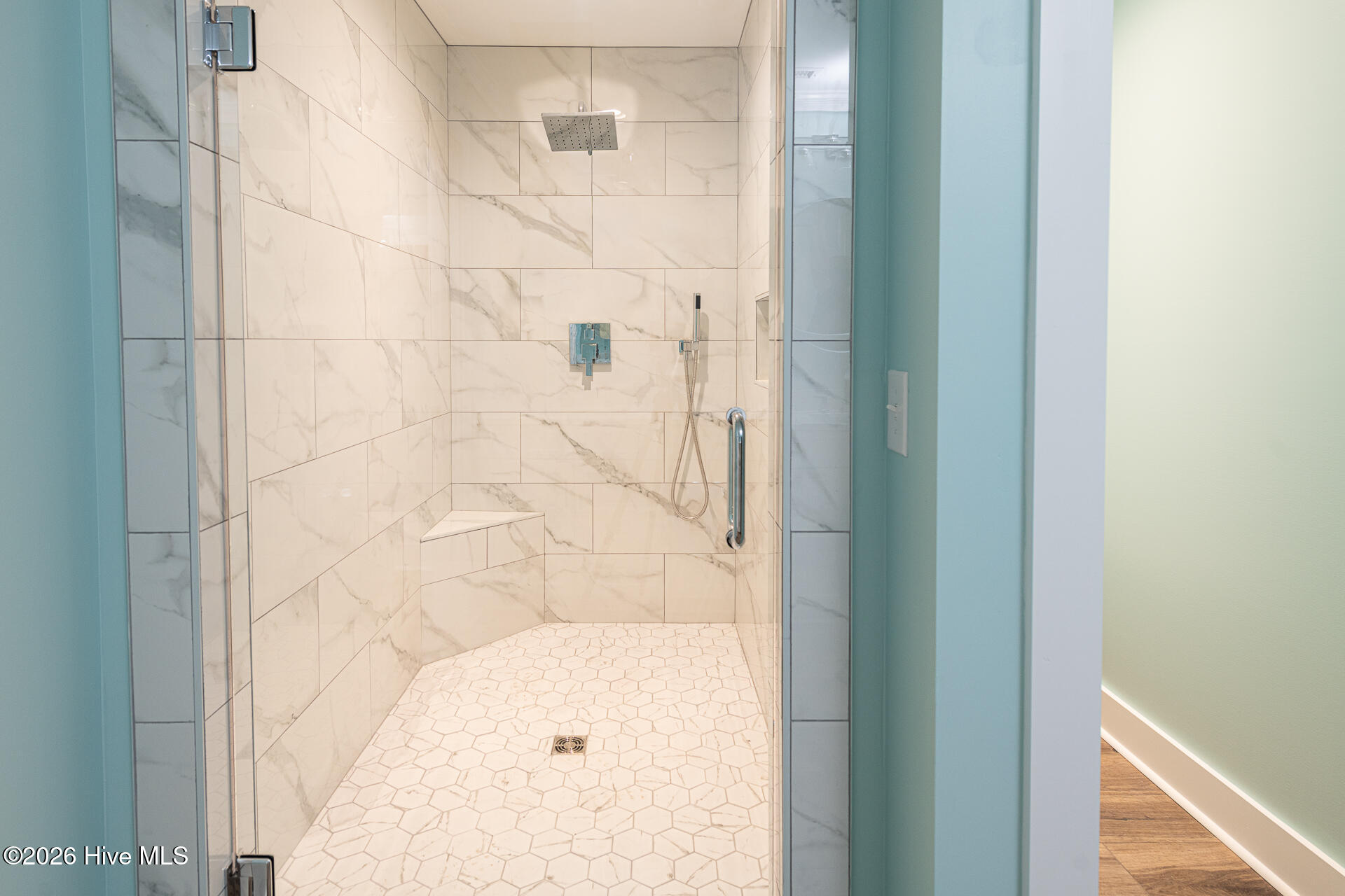 100568096 | Photo 56