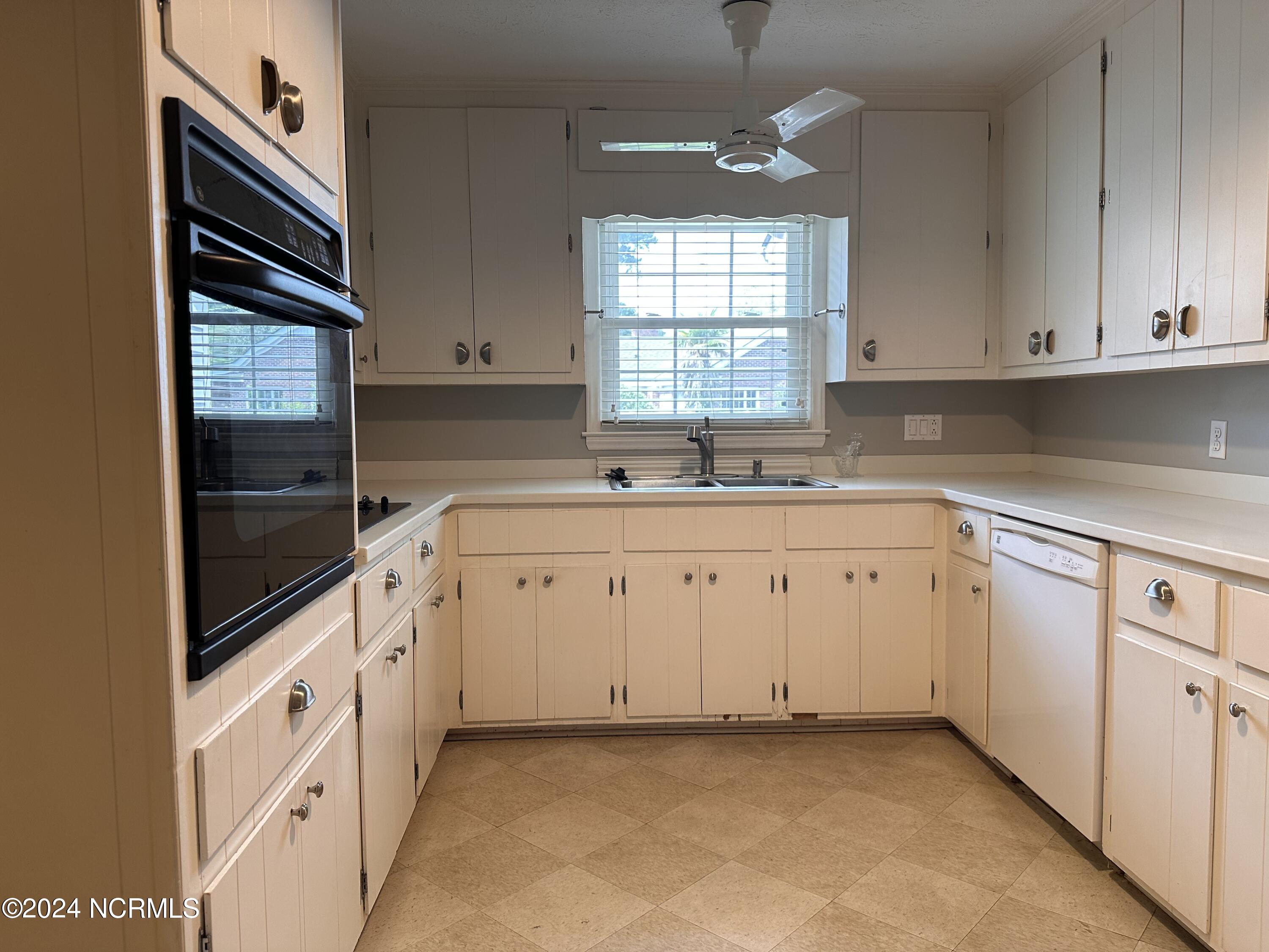 100466276 | Photo 21