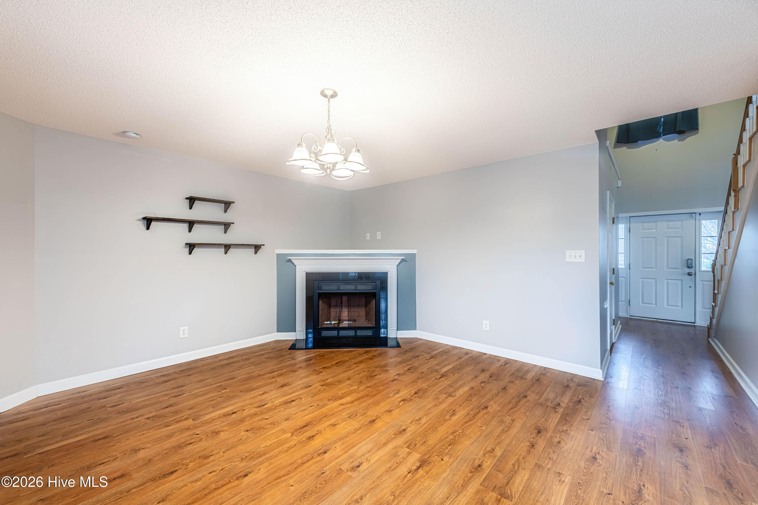 100536665 | Photo 10